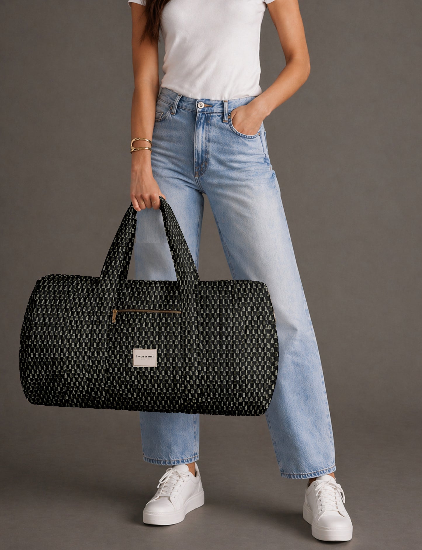 Quilted travel barrel bag with spacious interior and dual handles
Stylish quilted barrel handbag for daily use and short trips
Quilted barrel duffle-style bag with zip closure and inner pouch
I was a Sari quilted barrel bag front view showing structured shape
Quilted barrel bag side view highlighting size and handle drop
Open quilted barrel bag showing spacious interior and pouch