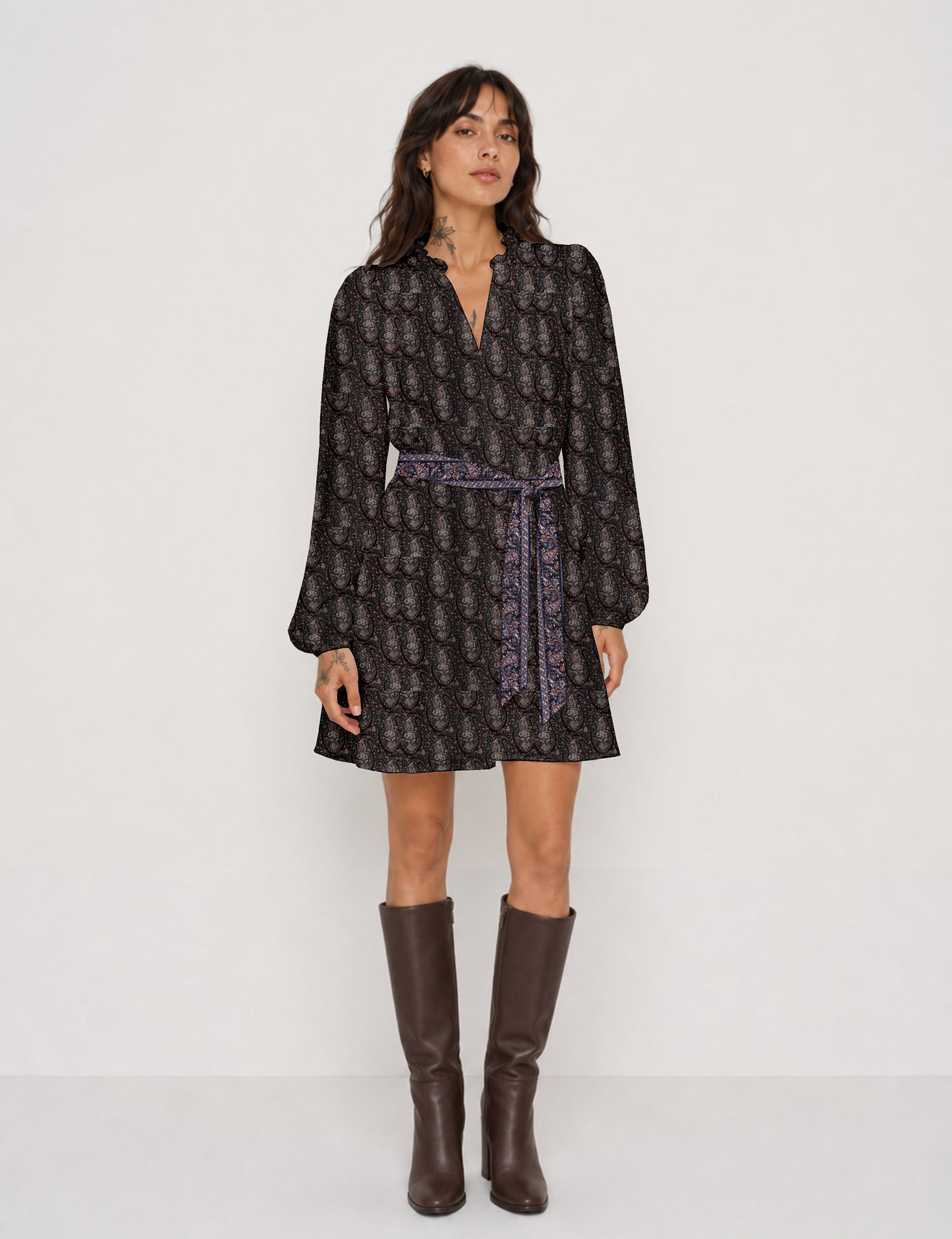 Swing dress with belt - Black Tropical