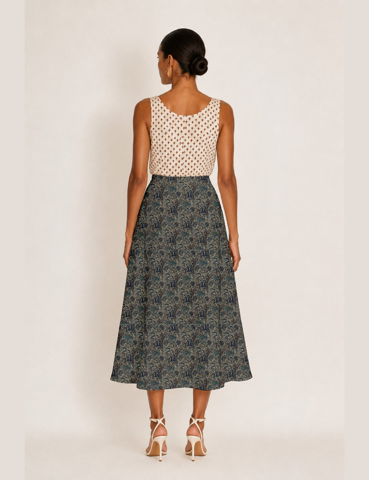 A line skirt with slit - Blue Paisley