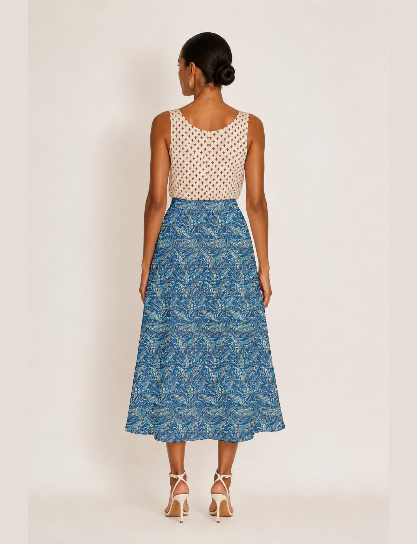 A line skirt with slit - Blue Paisley