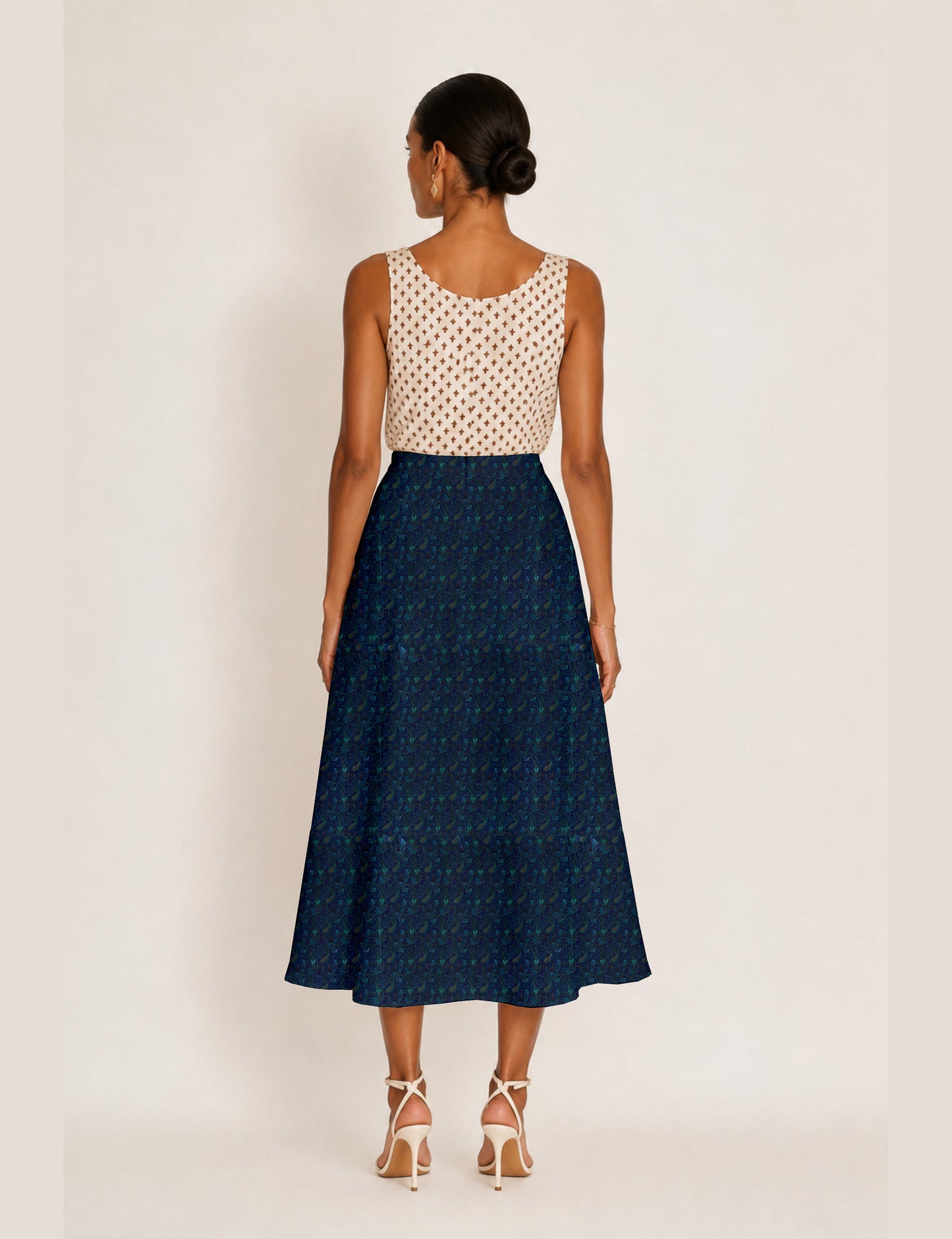 A line skirt with slit - Blue Paisley