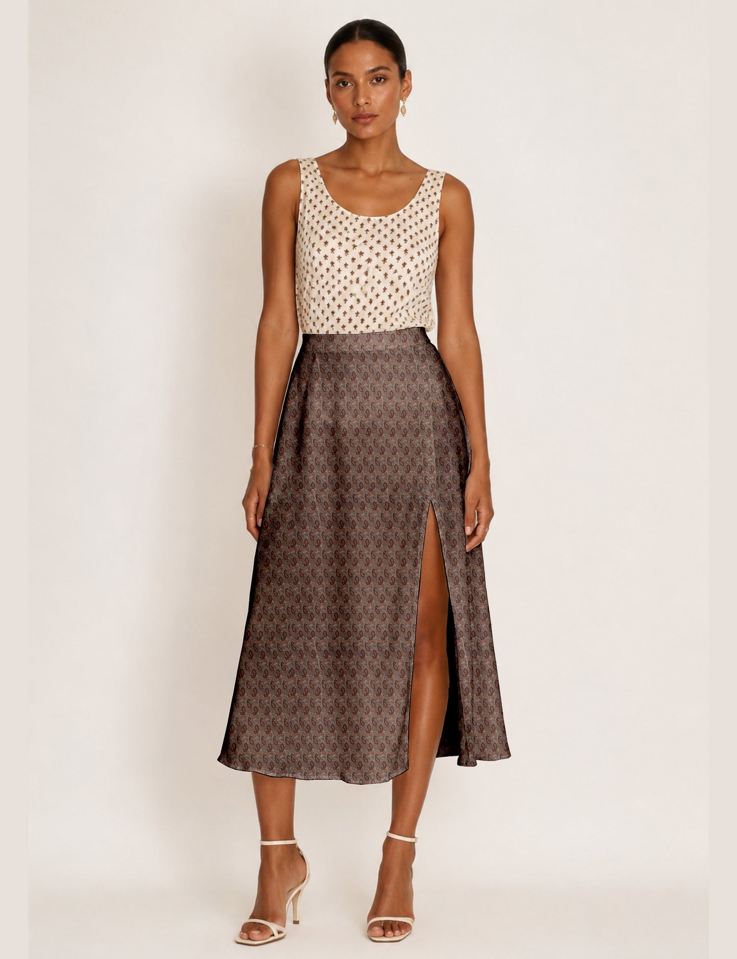A line skirt with slit - Brown Paisley