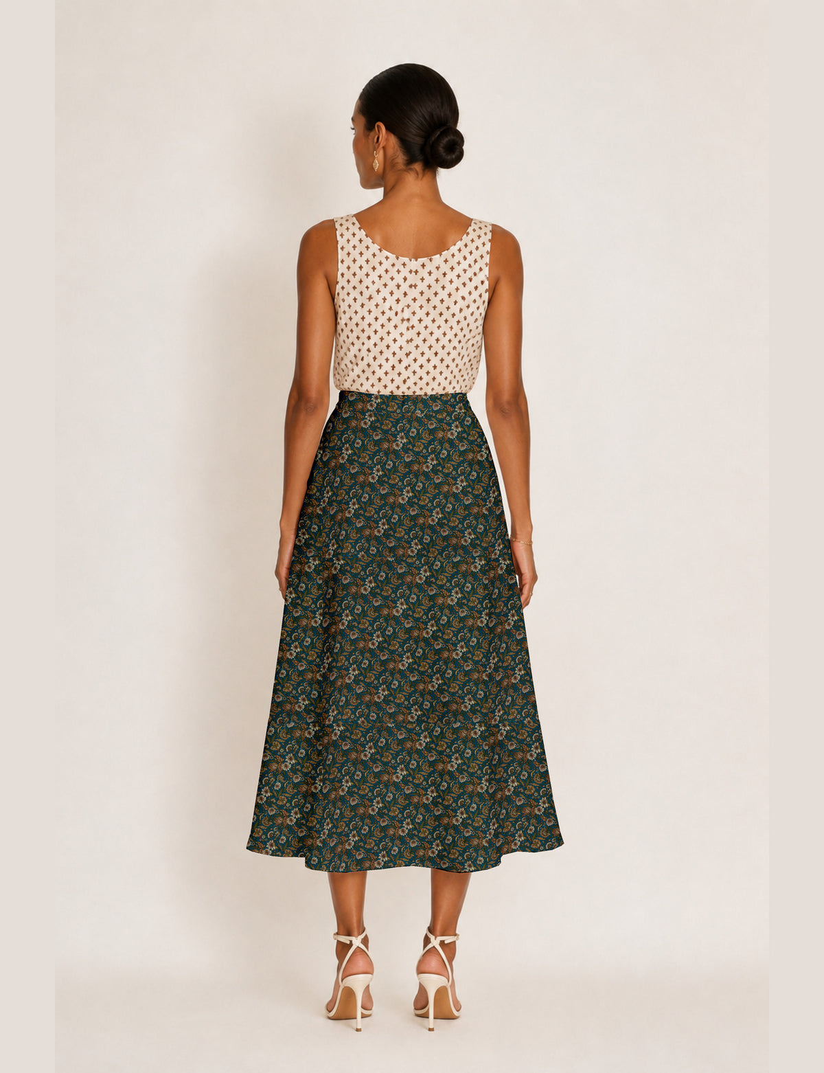 A line skirt with slit - Green Floral