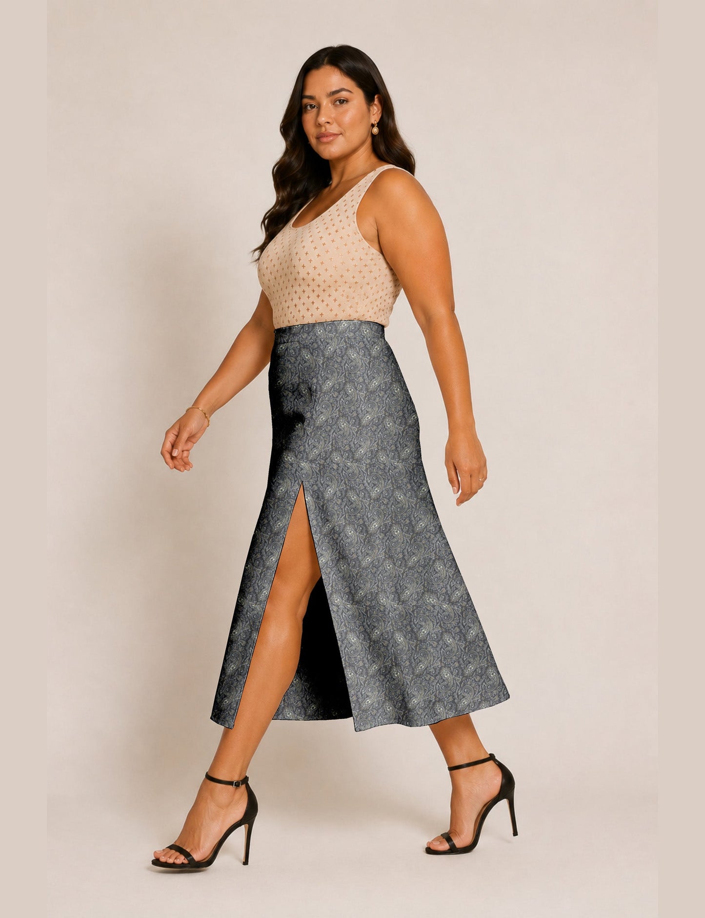 A line skirt with slit - Grey Paisley