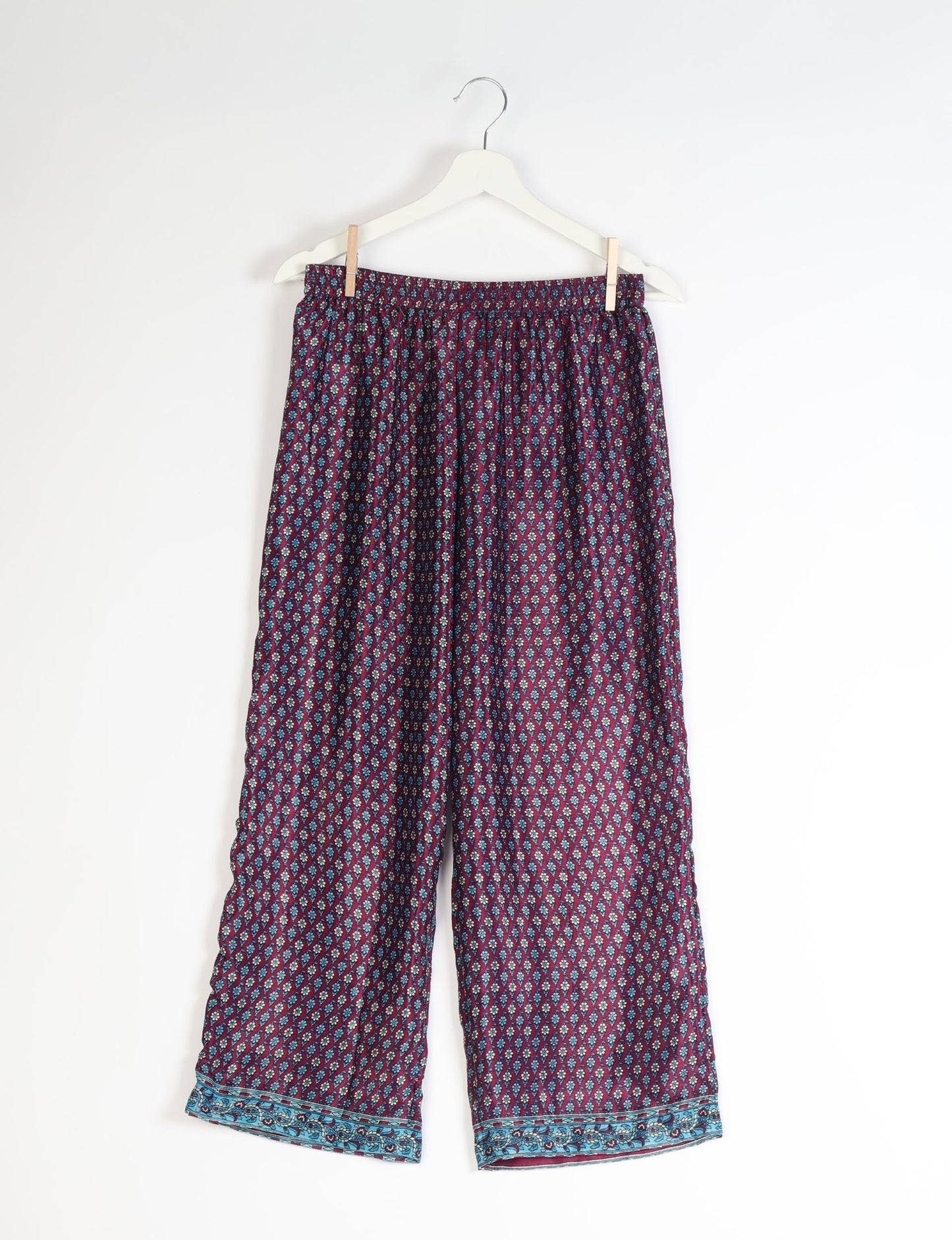 Discover the epitome of ethical sleepwear with our PJ Set Long – a blend of comfort, sustainability, and chic design. Crafted by skilled Mumbai artisans from upcycled saris, these pajamas redefine eco-friendly fashion, offering a conscious choice for your wardrobe.