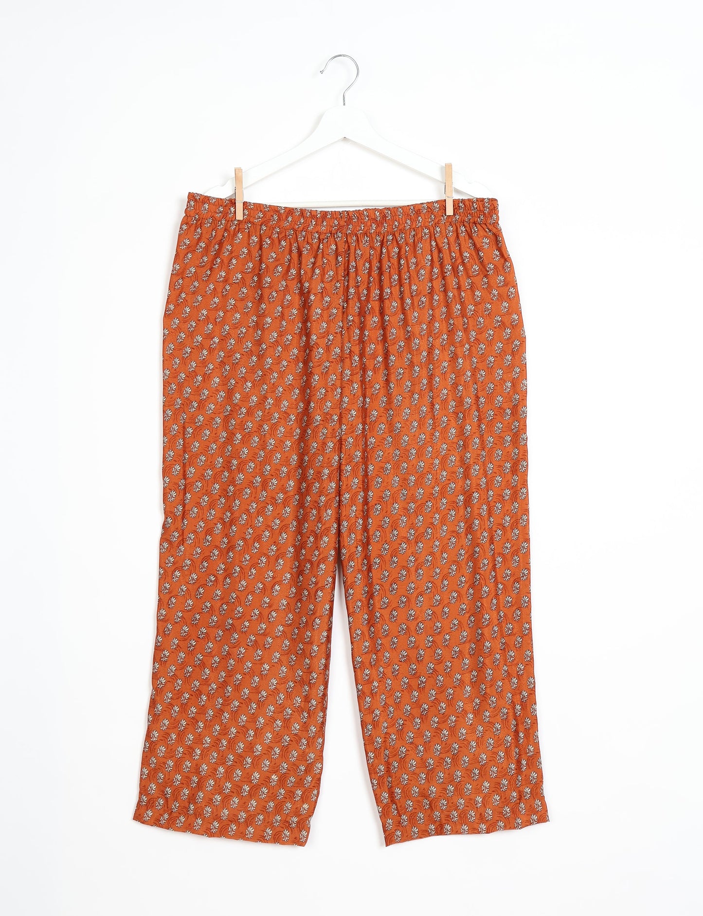 Discover the epitome of ethical sleepwear with our PJ Set Long – a blend of comfort, sustainability, and chic design. Crafted by skilled Mumbai artisans from upcycled saris, these pajamas redefine eco-friendly fashion, offering a conscious choice for your wardrobe.