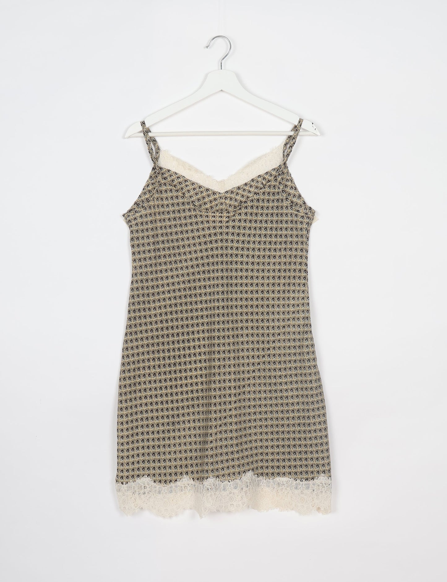 Experience nighttime luxury with our NIGHT DRESS ā a true sleeping beauty crafted from upcycled sari fabric by dedicated artisans. Seamlessly combining purpose and comfort, these nightdresses offer a relaxed fit and lightweight material, ideal for sleeping, lounging, or enjoying a tranquil moment sipping coffee on your balcony.