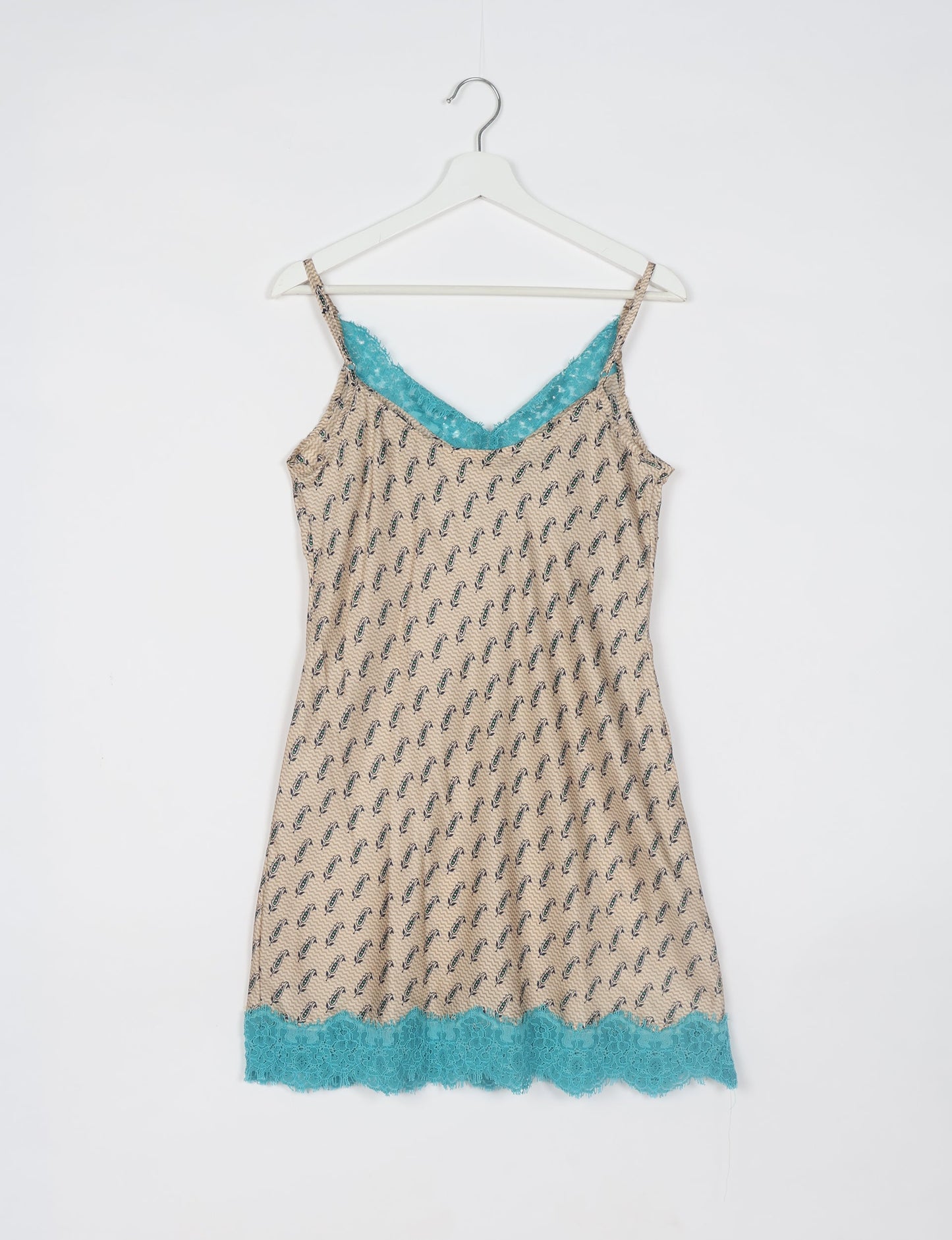 Experience nighttime luxury with our NIGHT DRESS – a true sleeping beauty crafted from upcycled sari fabric by dedicated artisans. Seamlessly combining purpose and comfort, these nightdresses offer a relaxed fit and lightweight material, ideal for sleeping, lounging, or enjoying a tranquil moment sipping coffee on your balcony.