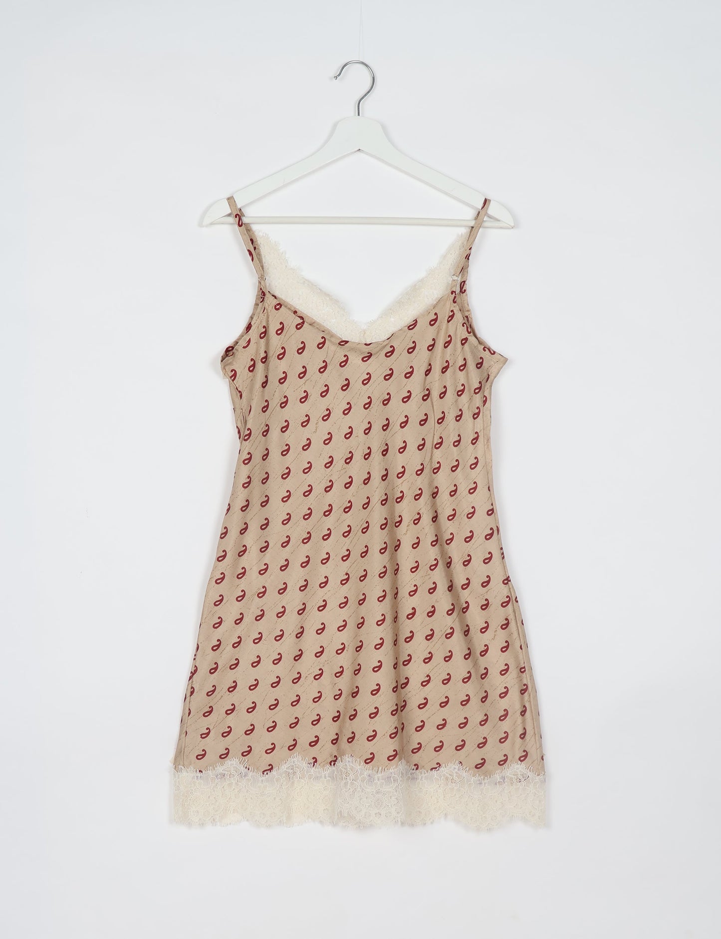 Experience nighttime luxury with our NIGHT DRESS ā a true sleeping beauty crafted from upcycled sari fabric by dedicated artisans. Seamlessly combining purpose and comfort, these nightdresses offer a relaxed fit and lightweight material, ideal for sleeping, lounging, or enjoying a tranquil moment sipping coffee on your balcony.