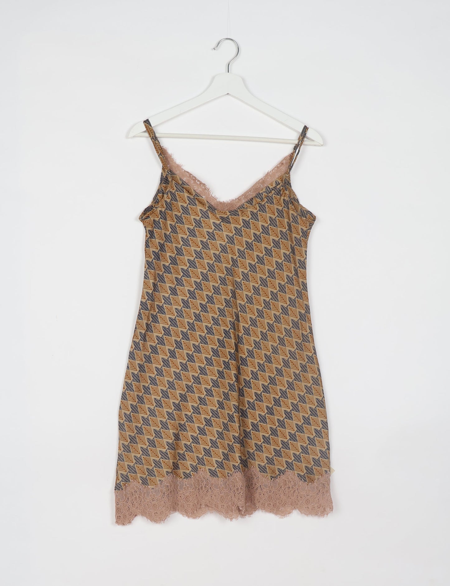 Experience nighttime luxury with our NIGHT DRESS – a true sleeping beauty crafted from upcycled sari fabric by dedicated artisans. Seamlessly combining purpose and comfort, these nightdresses offer a relaxed fit and lightweight material, ideal for sleeping, lounging, or enjoying a tranquil moment sipping coffee on your balcony.