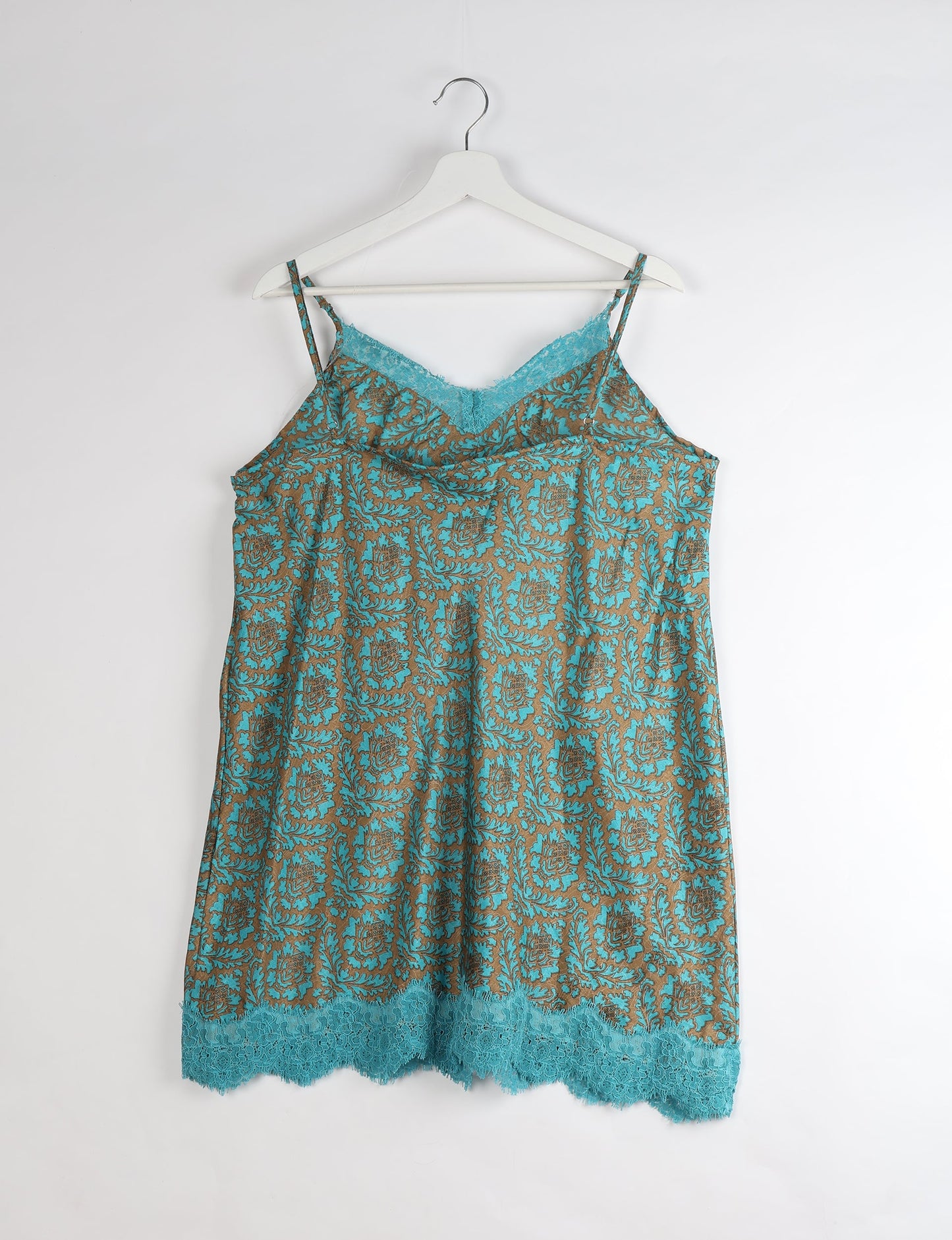 Experience nighttime luxury with our NIGHT DRESS – a true sleeping beauty crafted from upcycled sari fabric by dedicated artisans. Seamlessly combining purpose and comfort, these nightdresses offer a relaxed fit and lightweight material, ideal for sleeping, lounging, or enjoying a tranquil moment sipping coffee on your balcony.