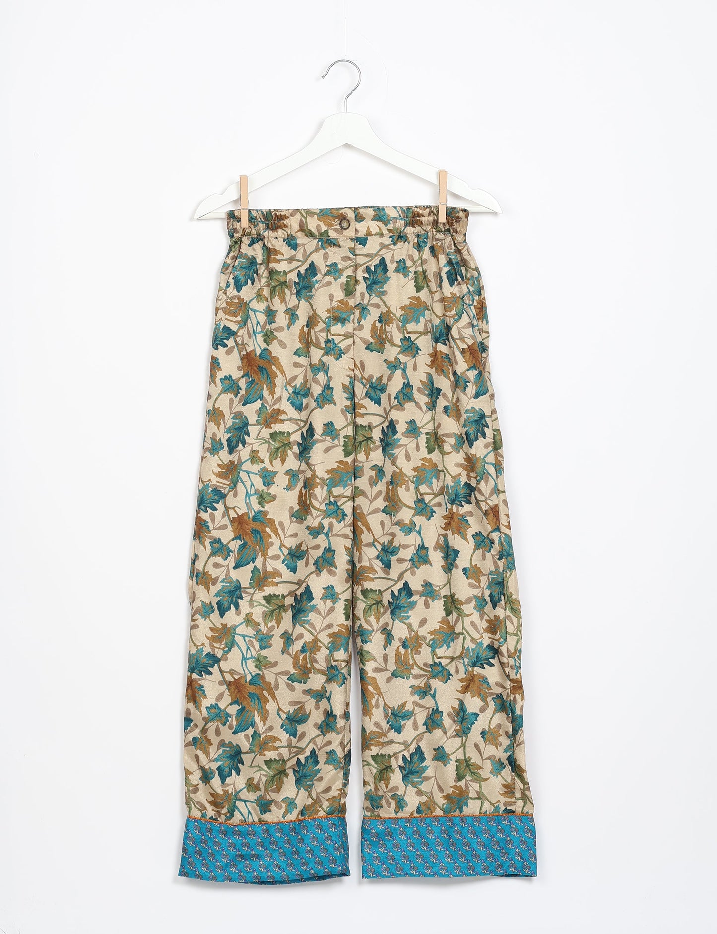 Choose sustainable sleepwear with our PJ SET – perfect for conscious living. From chilling to entertaining, these day-to-night pajamas feature an ethically crafted long-sleeve button-down and elastic-waist pants. Elevate your sleepwear with eco-friendly elegance.