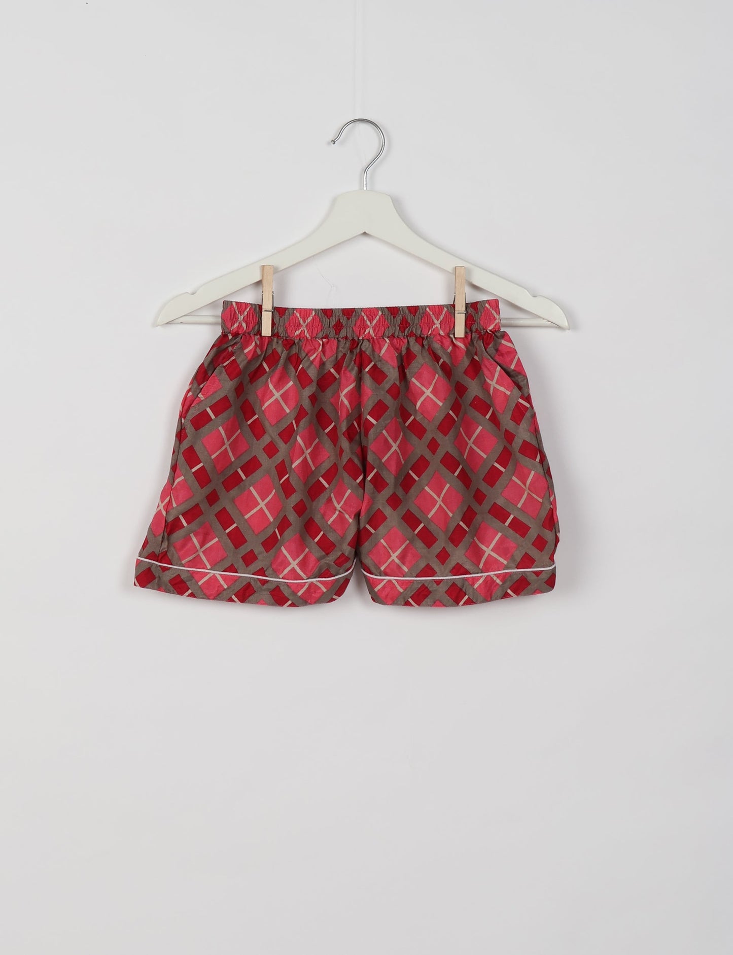 Indulge in comfort and style with our PJ Set Short, now with short sleeves. Crafted from upcycled saris, these shorts embody a zero-waste mentality for sustainable sleepwear. Versatile from day to night, perfect for beach lounging or poolside yoga, these pajamas redefine conscious fashion.