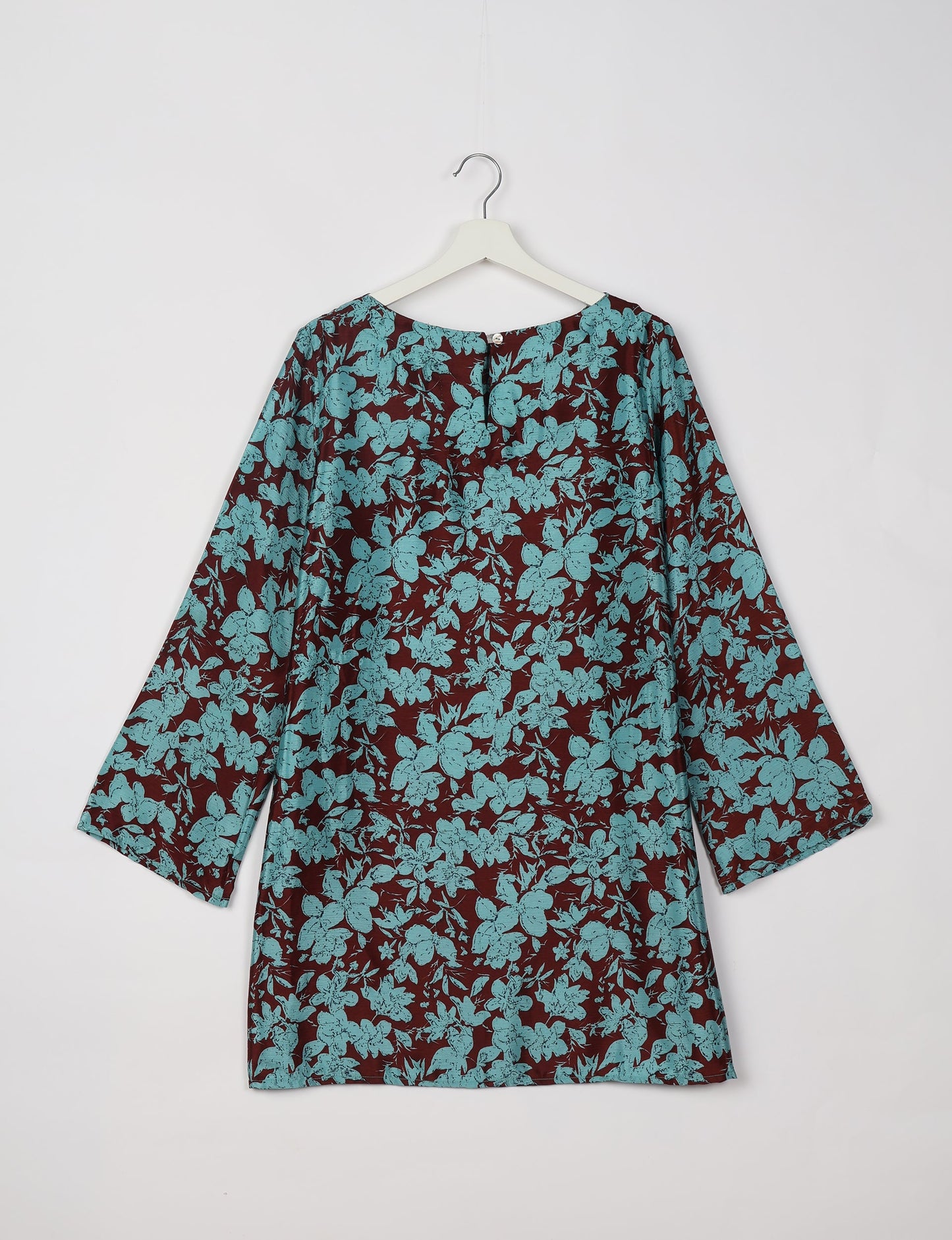 Chic and conscious, our A-line mini swing dress is a must-have in sustainable fashion. Adorned with flared sleeves, a keyhole back opening, and a mother of pearl button with twill tape loop. This zero waste, upcycled garment reflects the essence of eco-friendly and ethical clothing.