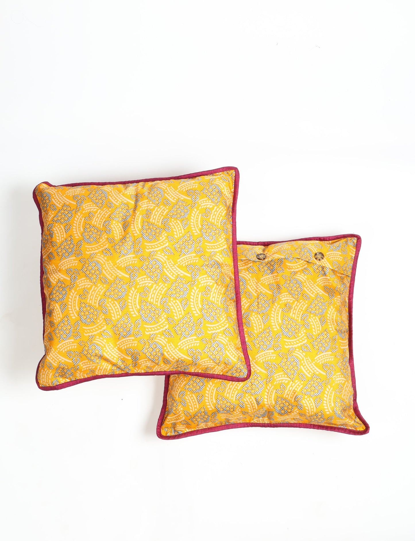 Upcycled sari cushion cover with piping edge, 40x40 cm, eco-friendly and sustainable home decor.