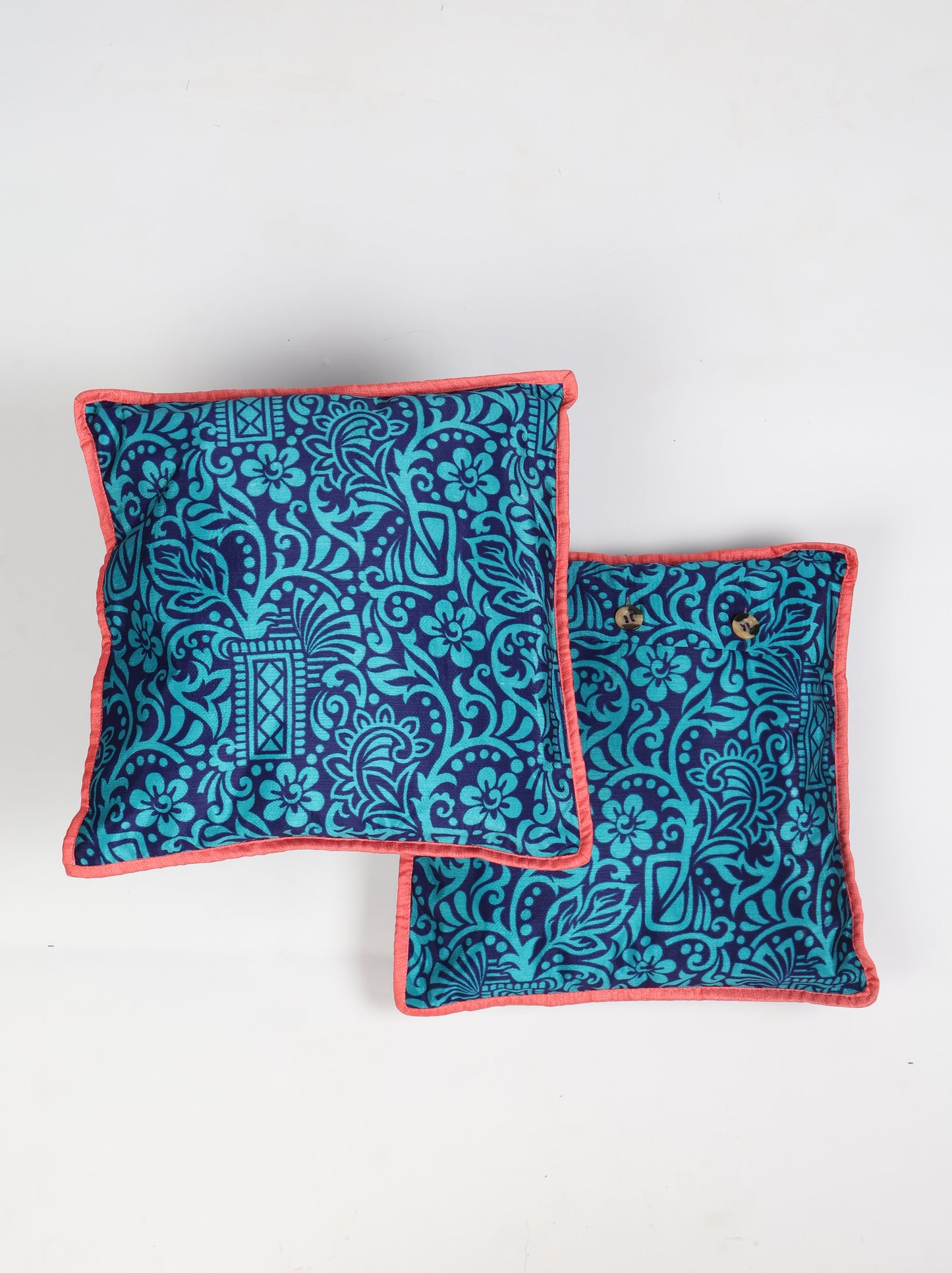 Cushion cover with piping edge made from recycled sari fabric, featuring a tailored look with three-button closure. An elegant piece of ethical fashion, promoting conscious clothing, recycled fashion, and sustainable products.