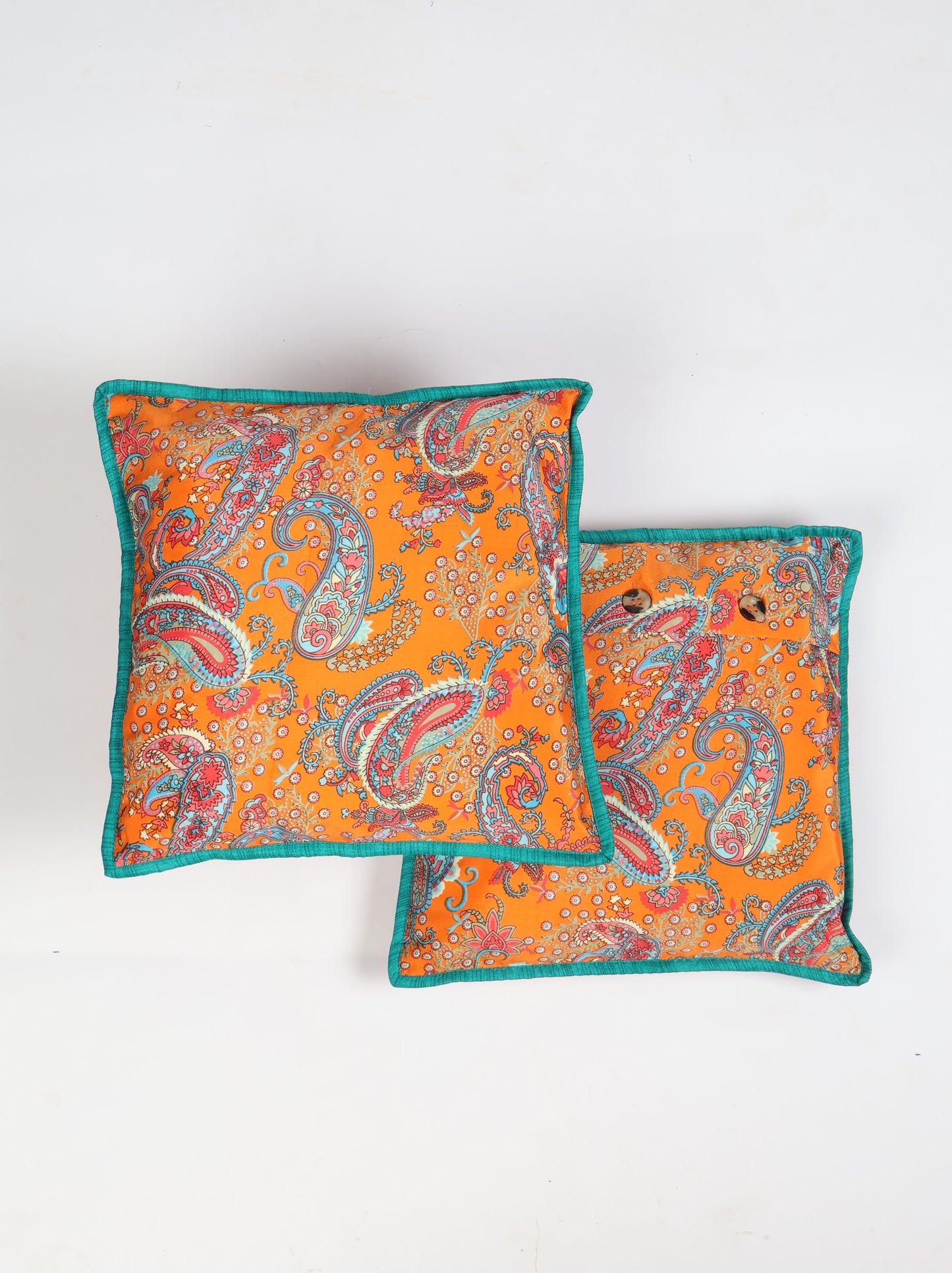 Cushion cover with piping edge made from recycled sari fabric, featuring a tailored look with three-button closure. An elegant piece of ethical fashion, promoting conscious clothing, recycled fashion, and sustainable products.