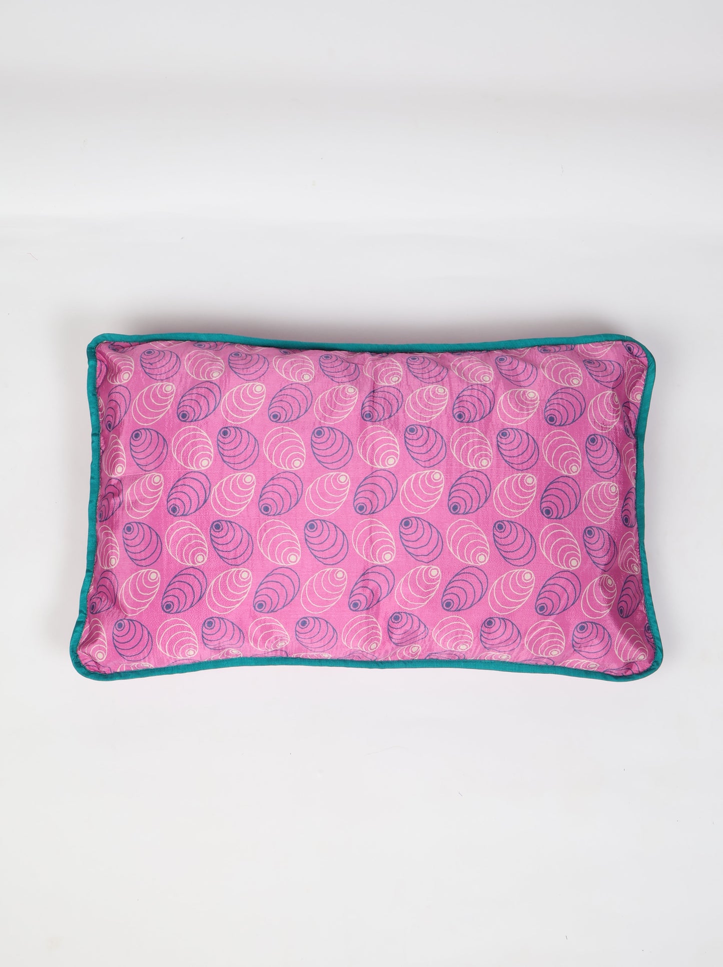 An eco-friendly Lumbar Cushion Cover with piping edge made from recycled saris. Featuring a stylish five-button closure, this sustainable fashion piece highlights upcycled women's clothing, eco-friendly cloth, carbon-neutral fashion, and natural clothing. A beautiful recycled sari product promoting climate-neutral and environmentally friendly clothing.