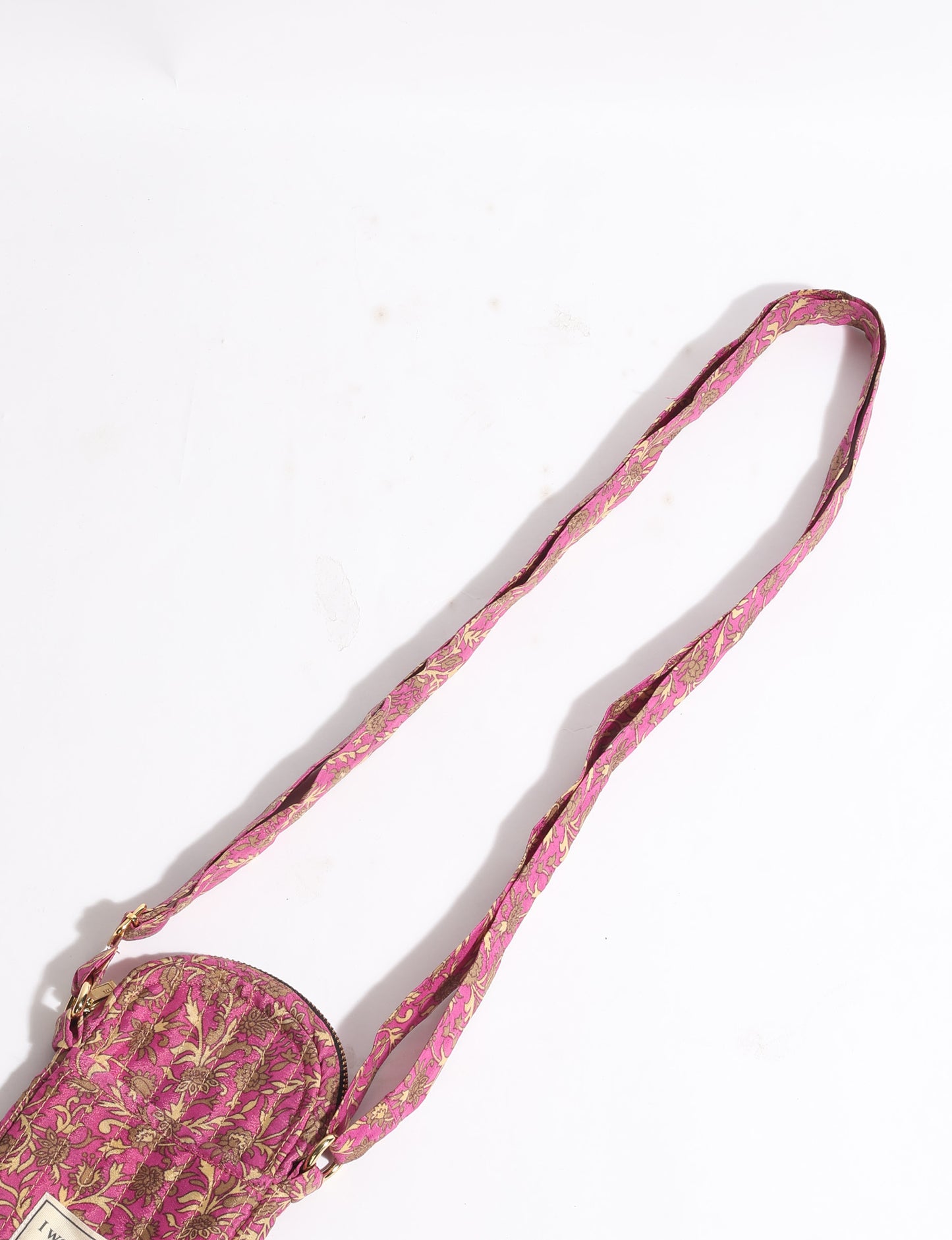 Quilted mobile bag compact crossbody phone pouch with adjustable strap and zip closure