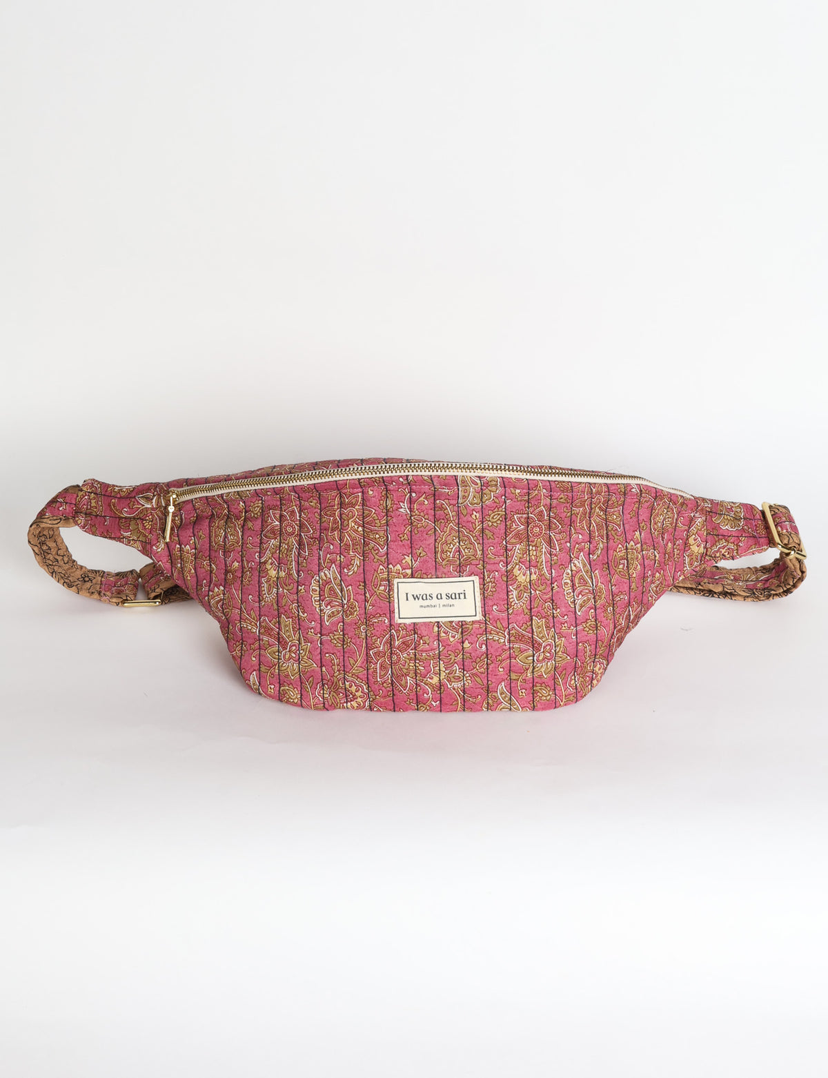Quilted large shoulder bag featuring a curved silhouette, spacious structured compartment, adjustable strap and secure zip-top closure. A versatile everyday bag designed for shoulder or crossbody wear.v