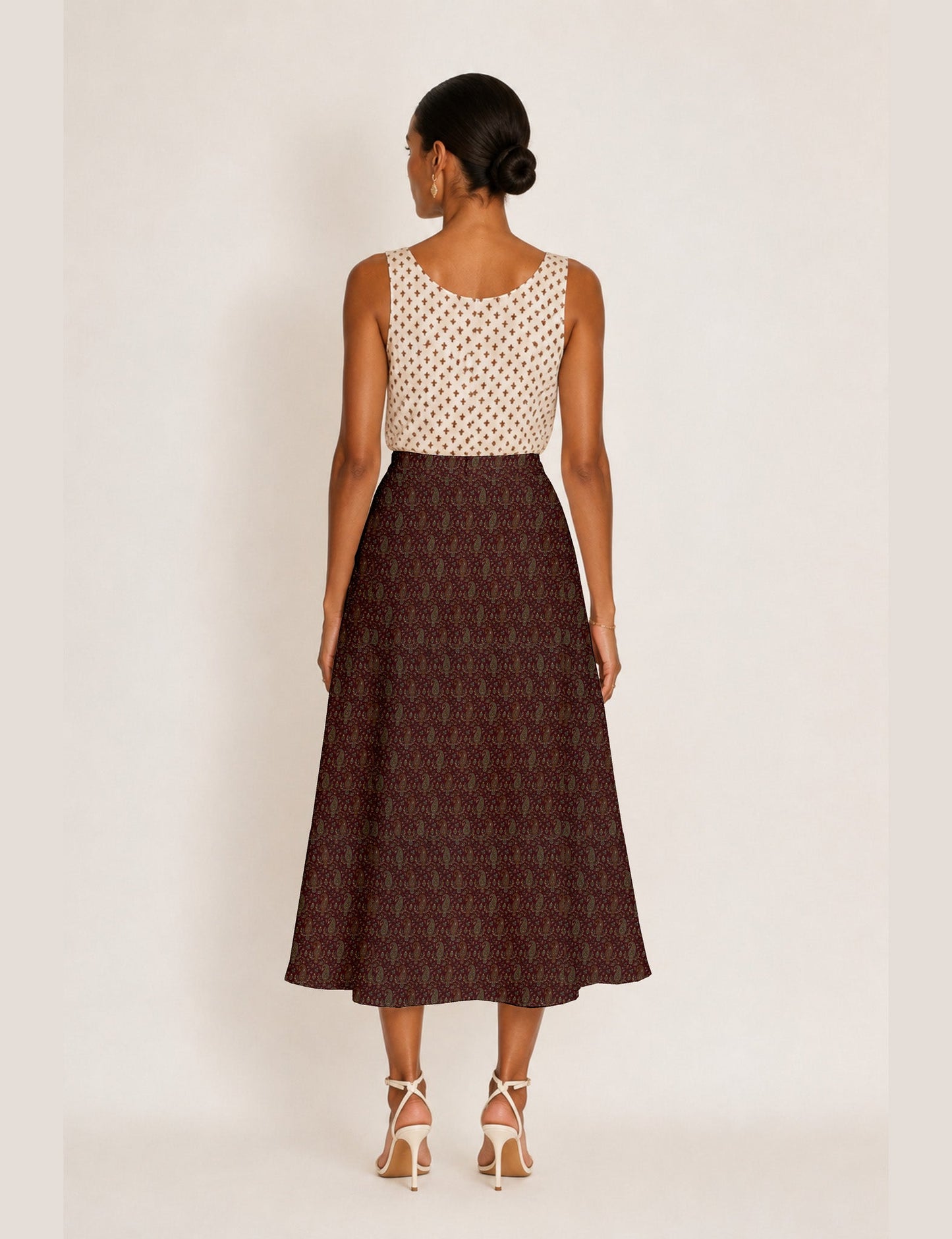 A line skirt with slit - Red Paisley