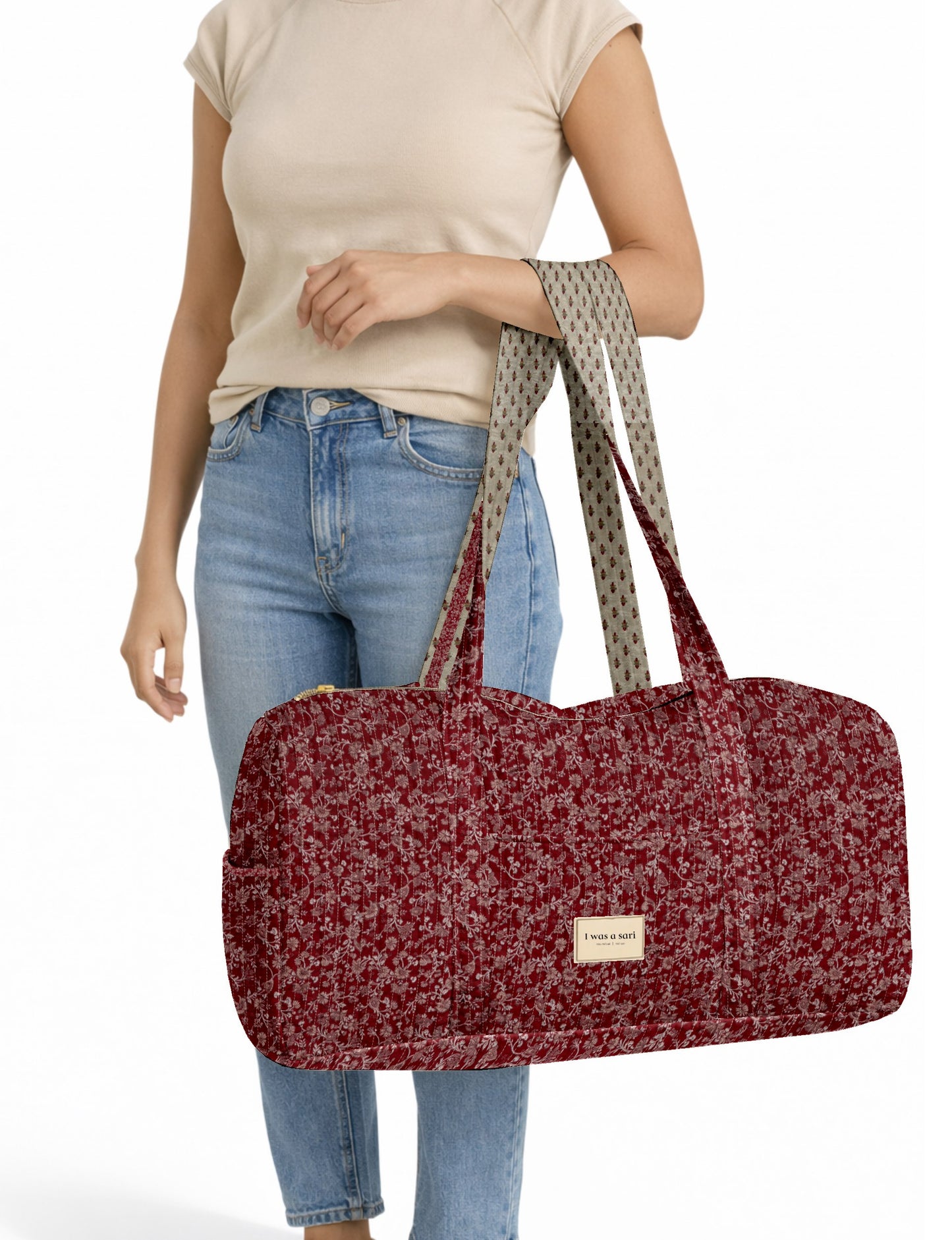Quilted travel barrel bag with spacious interior and dual handles
Stylish quilted barrel handbag for daily use and short trips
Quilted barrel duffle-style bag with zip closure and inner pouch
I was a Sari quilted barrel bag front view showing structured shape
Quilted barrel bag side view highlighting size and handle drop
Open quilted barrel bag showing spacious interior and pouch