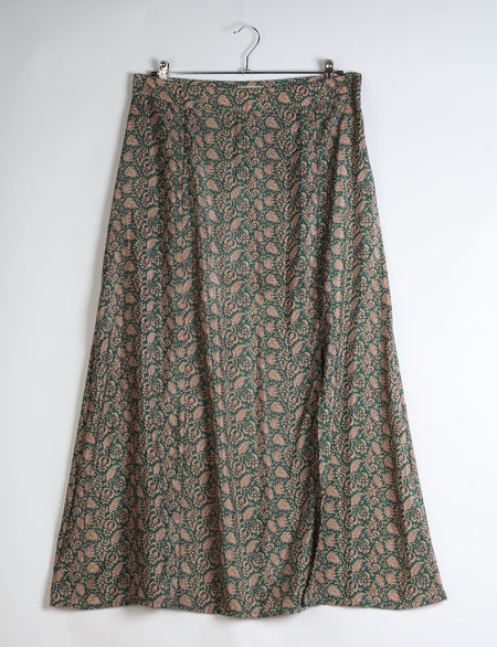 A line skirt with slit