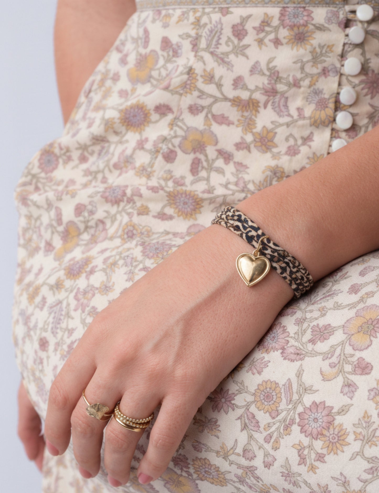 Cord bracelet with charm heart - Beige Abstract