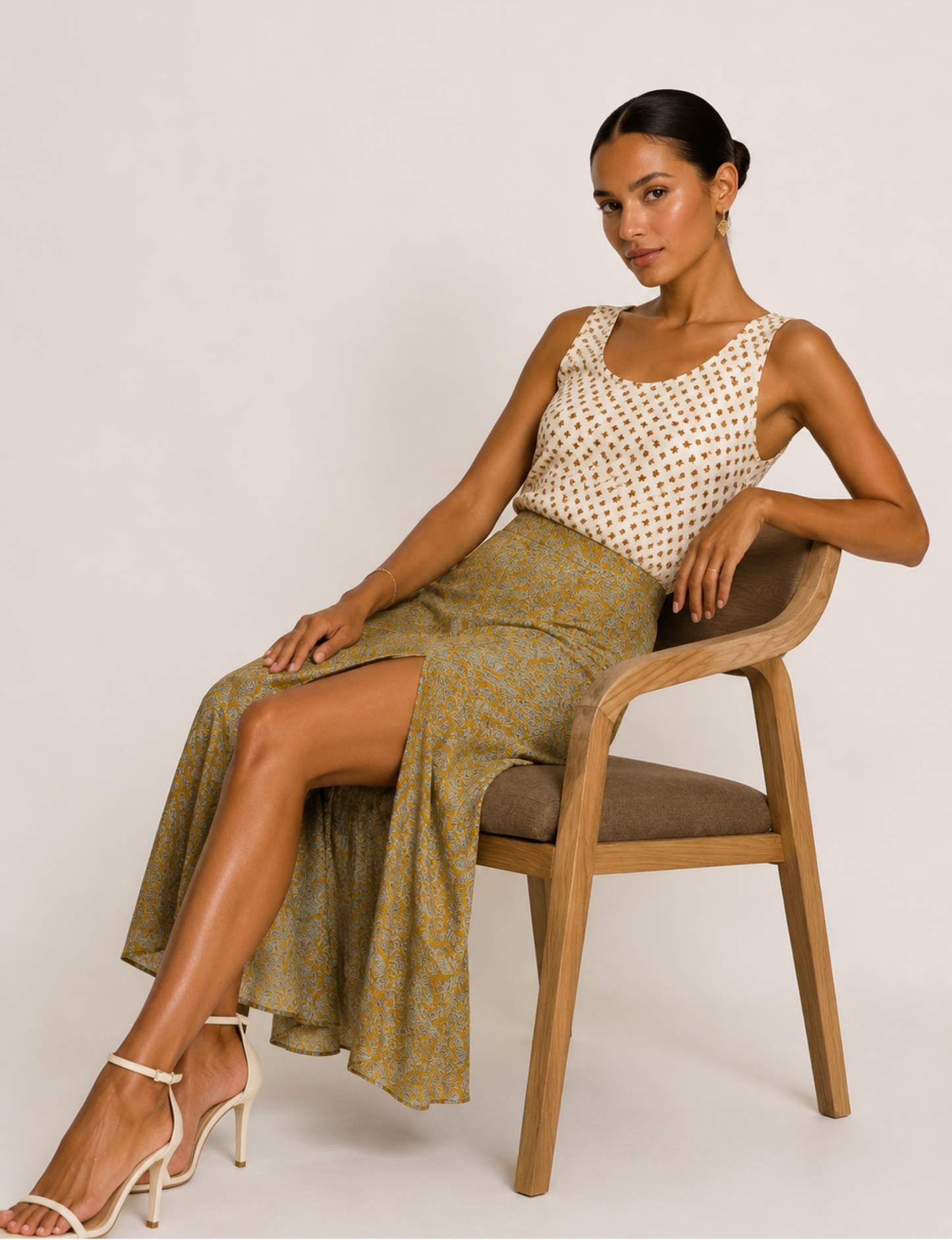 A line skirt with slit - Yellow Paisley