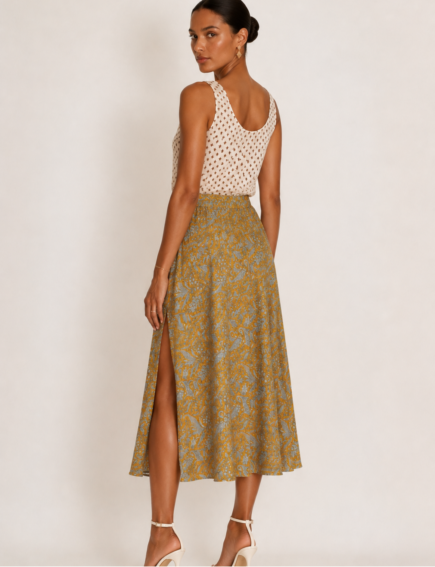 A line skirt with slit - Yellow Paisley