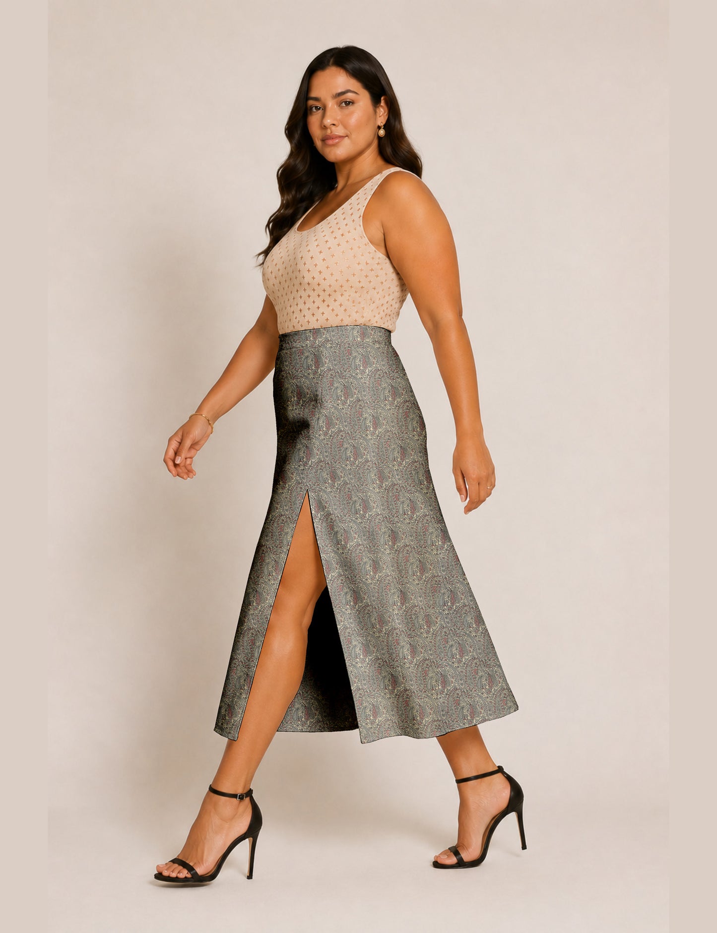 A line skirt with slit - Beige Paisley