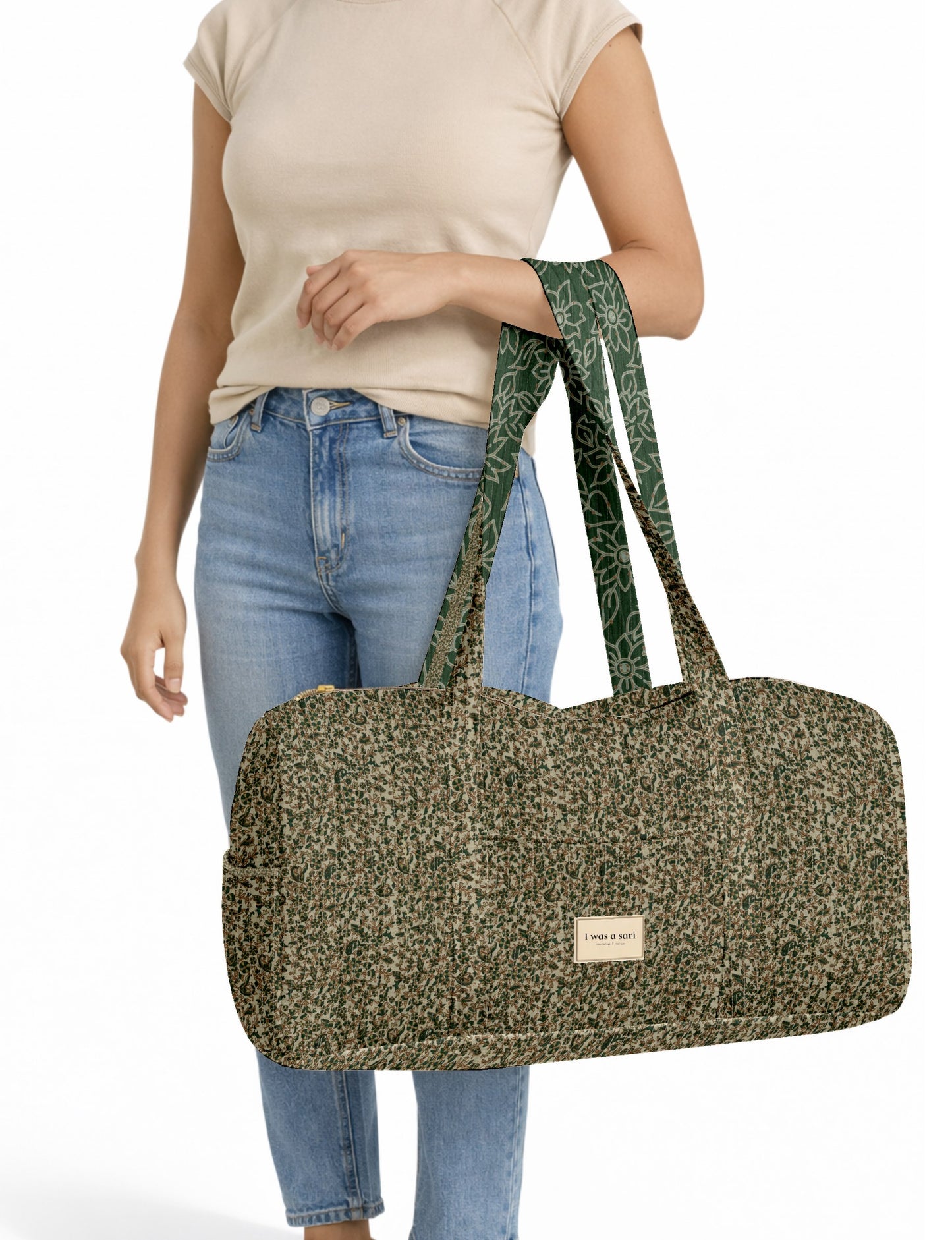 Quilted travel barrel bag with spacious interior and dual handles
Stylish quilted barrel handbag for daily use and short trips
Quilted barrel duffle-style bag with zip closure and inner pouch
I was a Sari quilted barrel bag front view showing structured shape
Quilted barrel bag side view highlighting size and handle drop
Open quilted barrel bag showing spacious interior and pouch