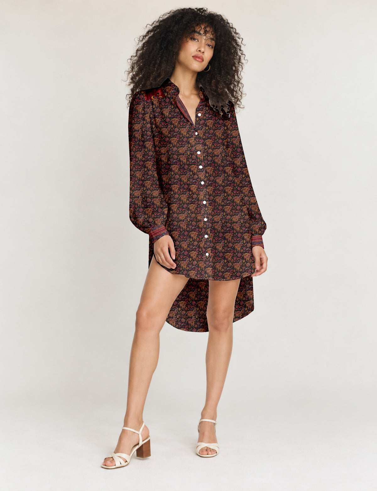 High low shirt with a relaxed fit, button-down front, classic collar, gathered shoulders and full-length blouson sleeves.