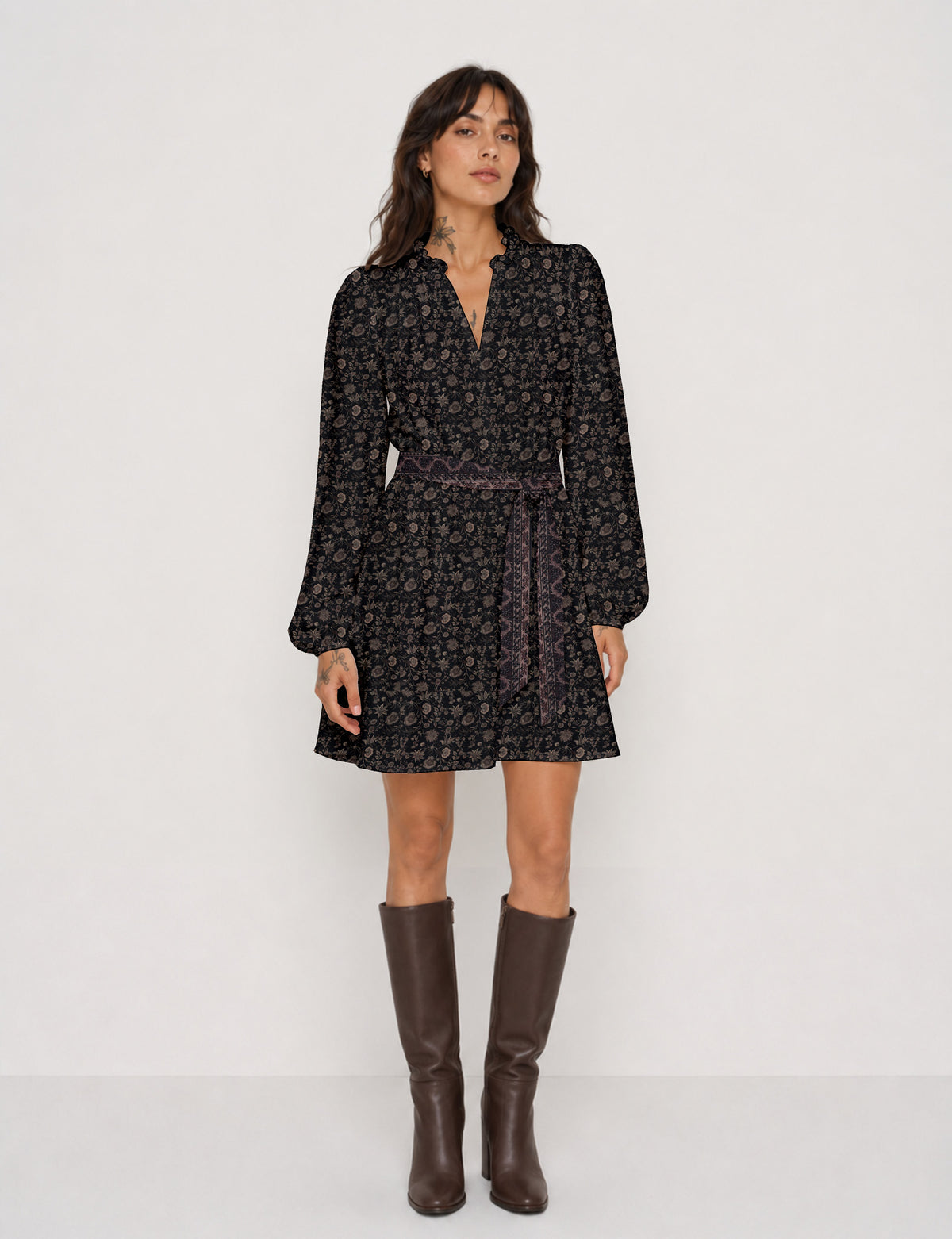 Swing dress with belt - Black Floral