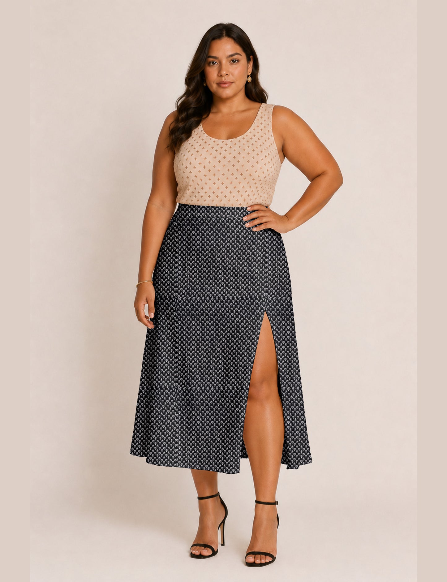 A line skirt with slit - Black Paisley