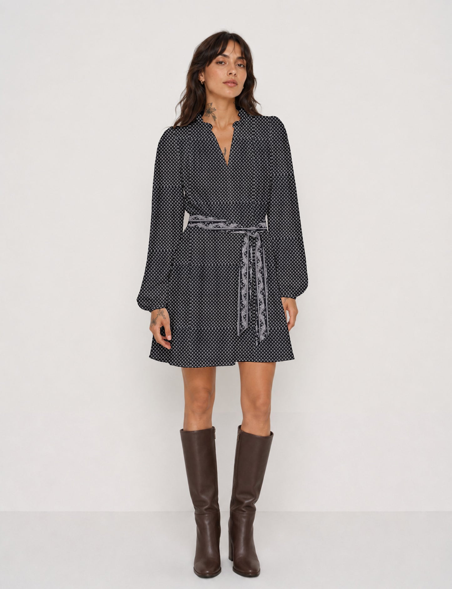 Swing dress with belt - Black Floral