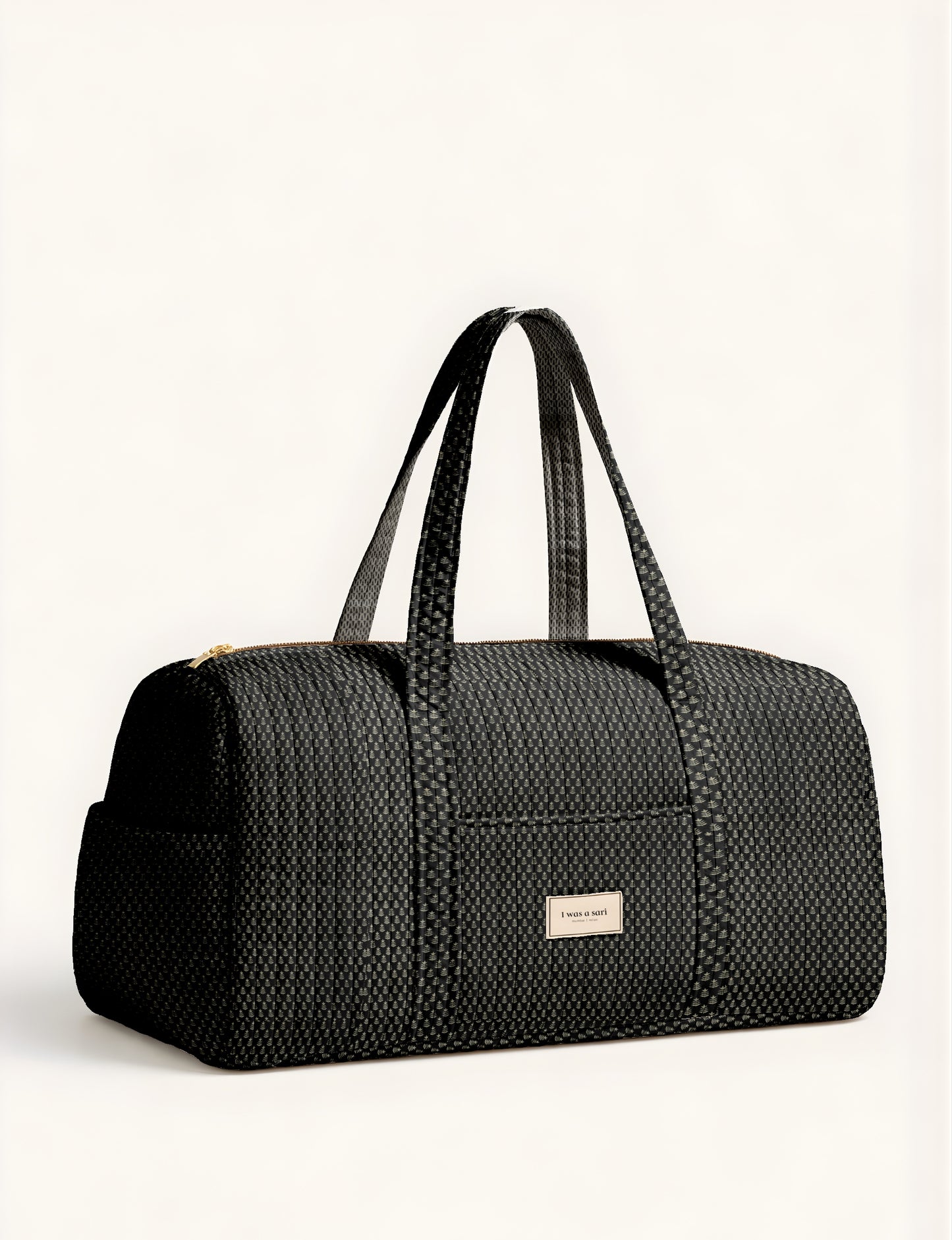 Quilted travel barrel bag with spacious interior and dual handles
Stylish quilted barrel handbag for daily use and short trips
Quilted barrel duffle-style bag with zip closure and inner pouch
I was a Sari quilted barrel bag front view showing structured shape
Quilted barrel bag side view highlighting size and handle drop
Open quilted barrel bag showing spacious interior and pouch