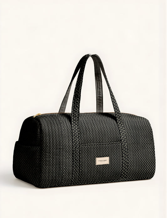 Quilted travel barrel bag with spacious interior and dual handles
Stylish quilted barrel handbag for daily use and short trips
Quilted barrel duffle-style bag with zip closure and inner pouch
I was a Sari quilted barrel bag front view showing structured shape
Quilted barrel bag side view highlighting size and handle drop
Open quilted barrel bag showing spacious interior and pouch