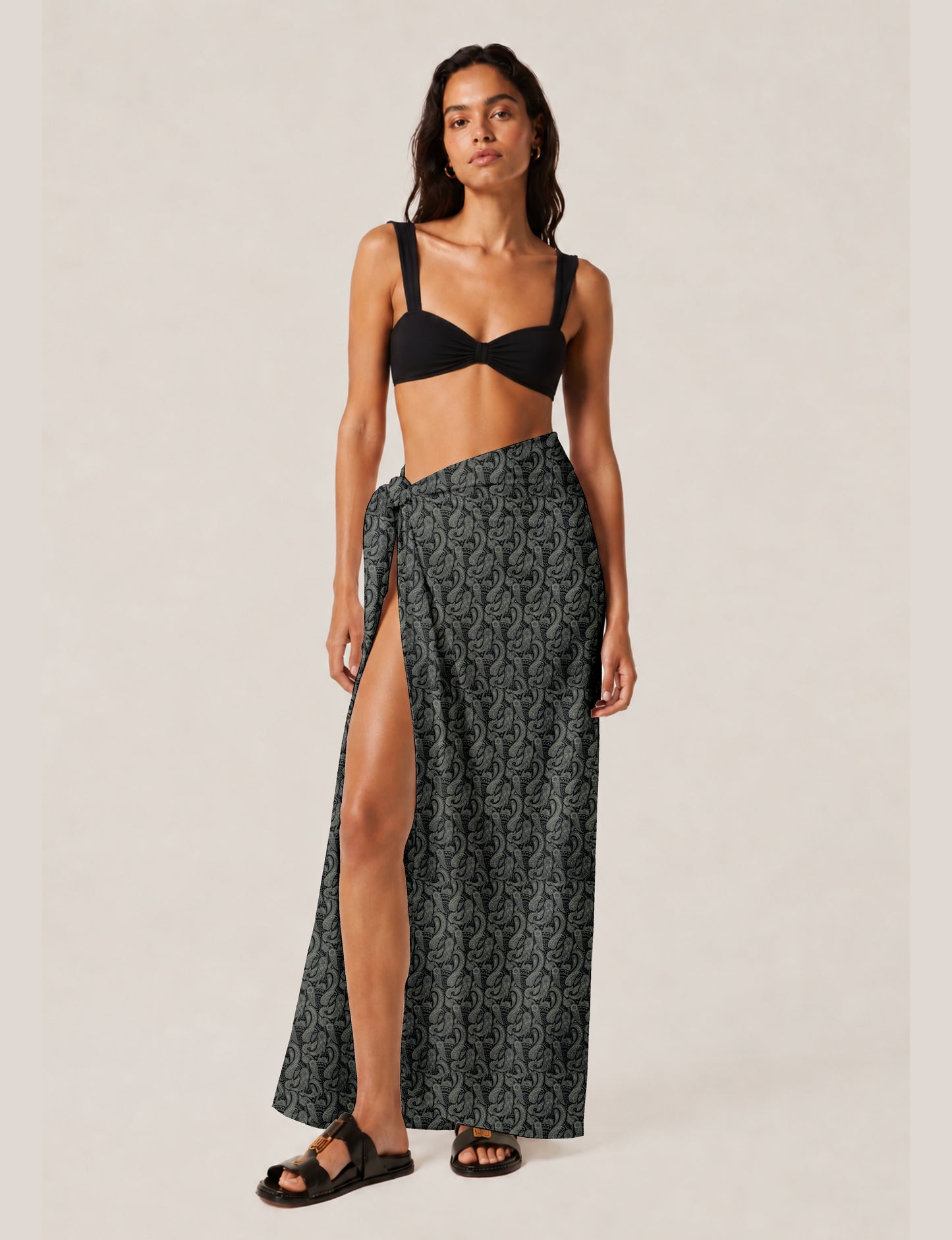 Explore sustainable elegance with our PAREO – a versatile piece for conscious fashion enthusiasts. More than an accessory, it's a statement of ethical clothing and green fashion. Ideal for getaways, this wrap-around works as a coverup, turban, or throw, showcasing our commitment to slow fashion, upcycled garments, and eco-friendly practices. Elevate your wardrobe with this eco-conscious and stylish pareo, a perfect addition to your collection of sustainable women's clothing.