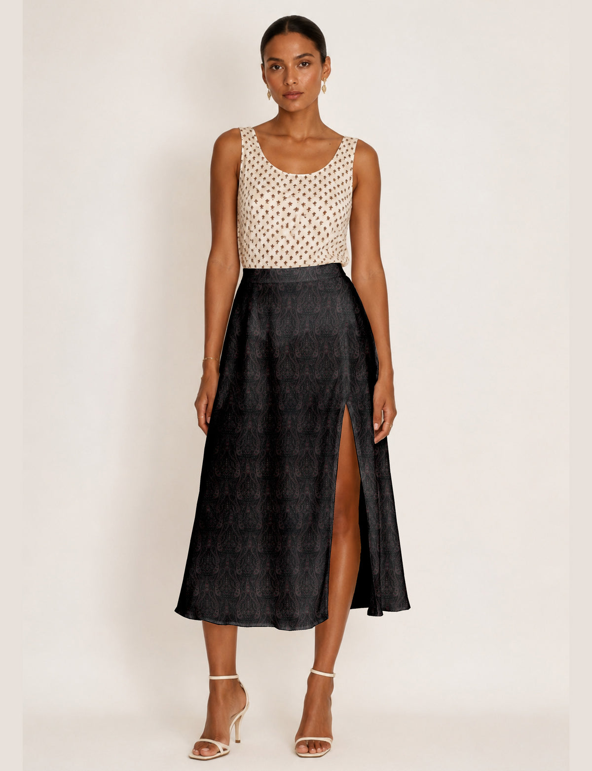 A line skirt with slit - Black Paisley