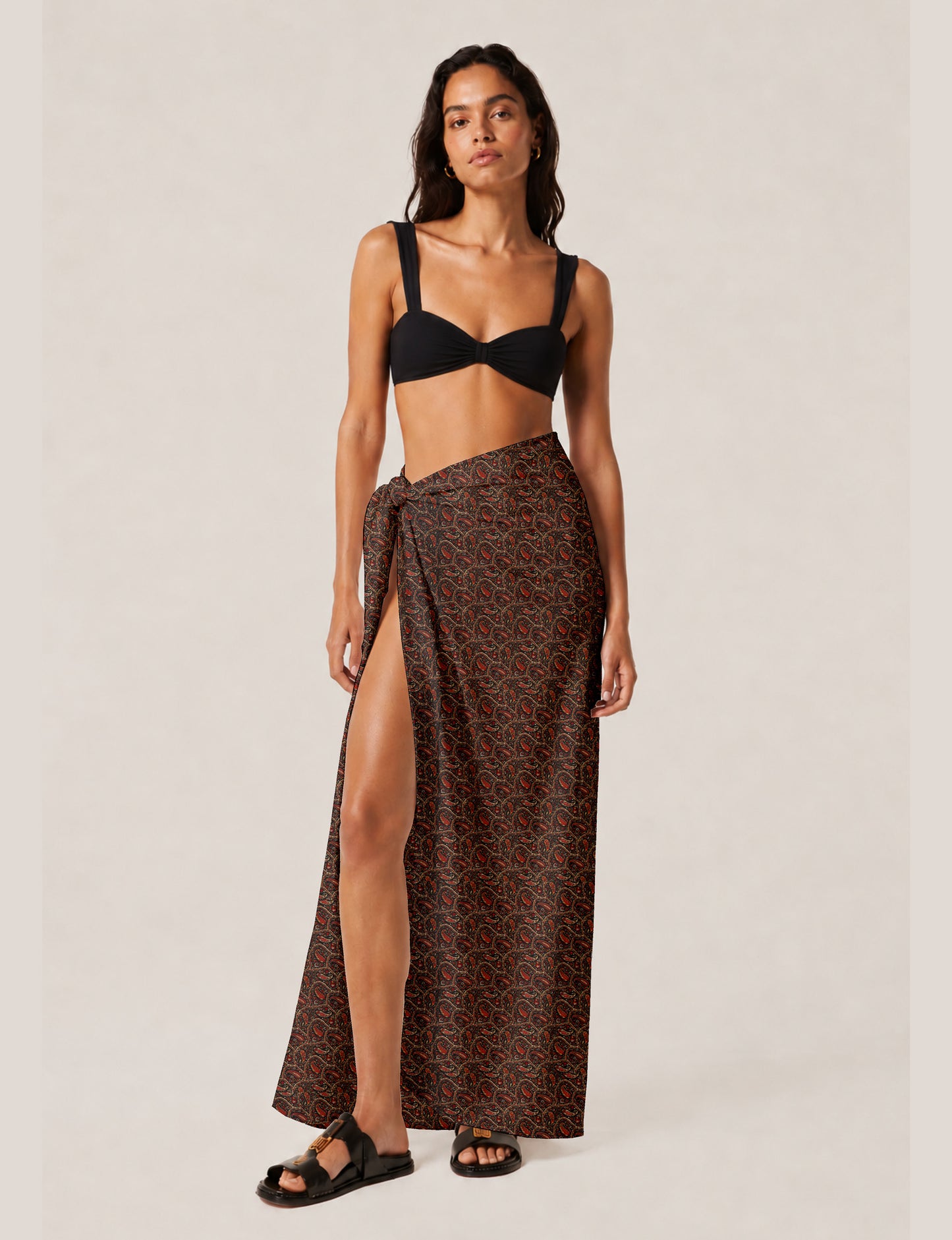 Explore sustainable elegance with our PAREO – a versatile piece for conscious fashion enthusiasts. More than an accessory, it's a statement of ethical clothing and green fashion. Ideal for getaways, this wrap-around works as a coverup, turban, or throw, showcasing our commitment to slow fashion, upcycled garments, and eco-friendly practices. Elevate your wardrobe with this eco-conscious and stylish pareo, a perfect addition to your collection of sustainable women's clothing.