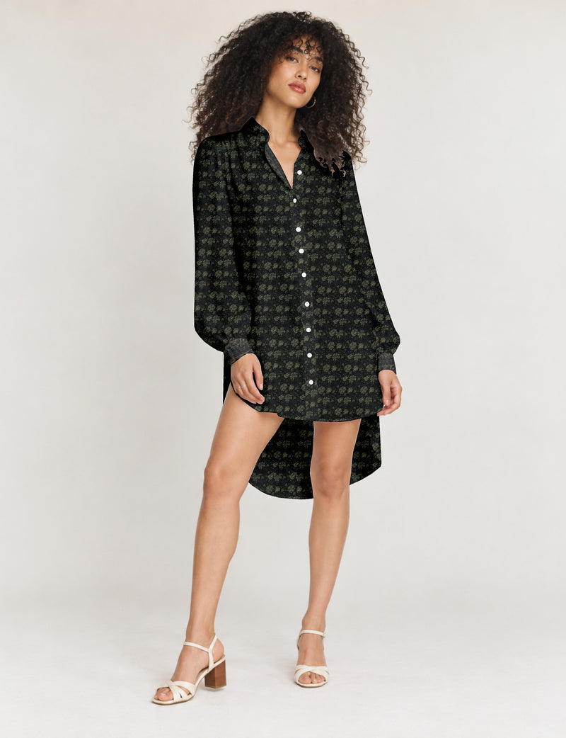 High low shirt with a relaxed fit, button-down front, classic collar, gathered shoulders and full-length blouson sleeves.