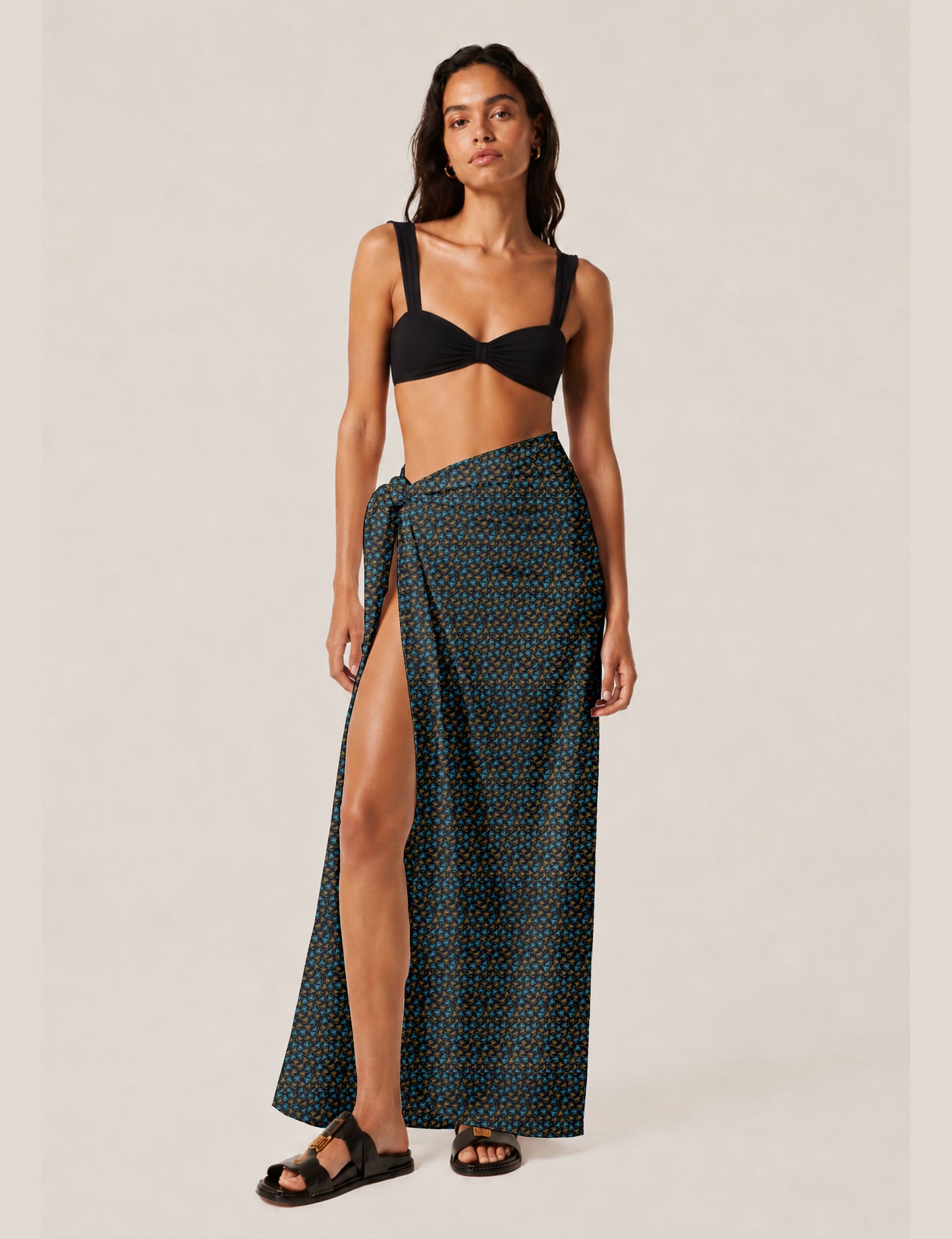 Explore sustainable elegance with our PAREO – a versatile piece for conscious fashion enthusiasts. More than an accessory, it's a statement of ethical clothing and green fashion. Ideal for getaways, this wrap-around works as a coverup, turban, or throw, showcasing our commitment to slow fashion, upcycled garments, and eco-friendly practices. Elevate your wardrobe with this eco-conscious and stylish pareo, a perfect addition to your collection of sustainable women's clothing.