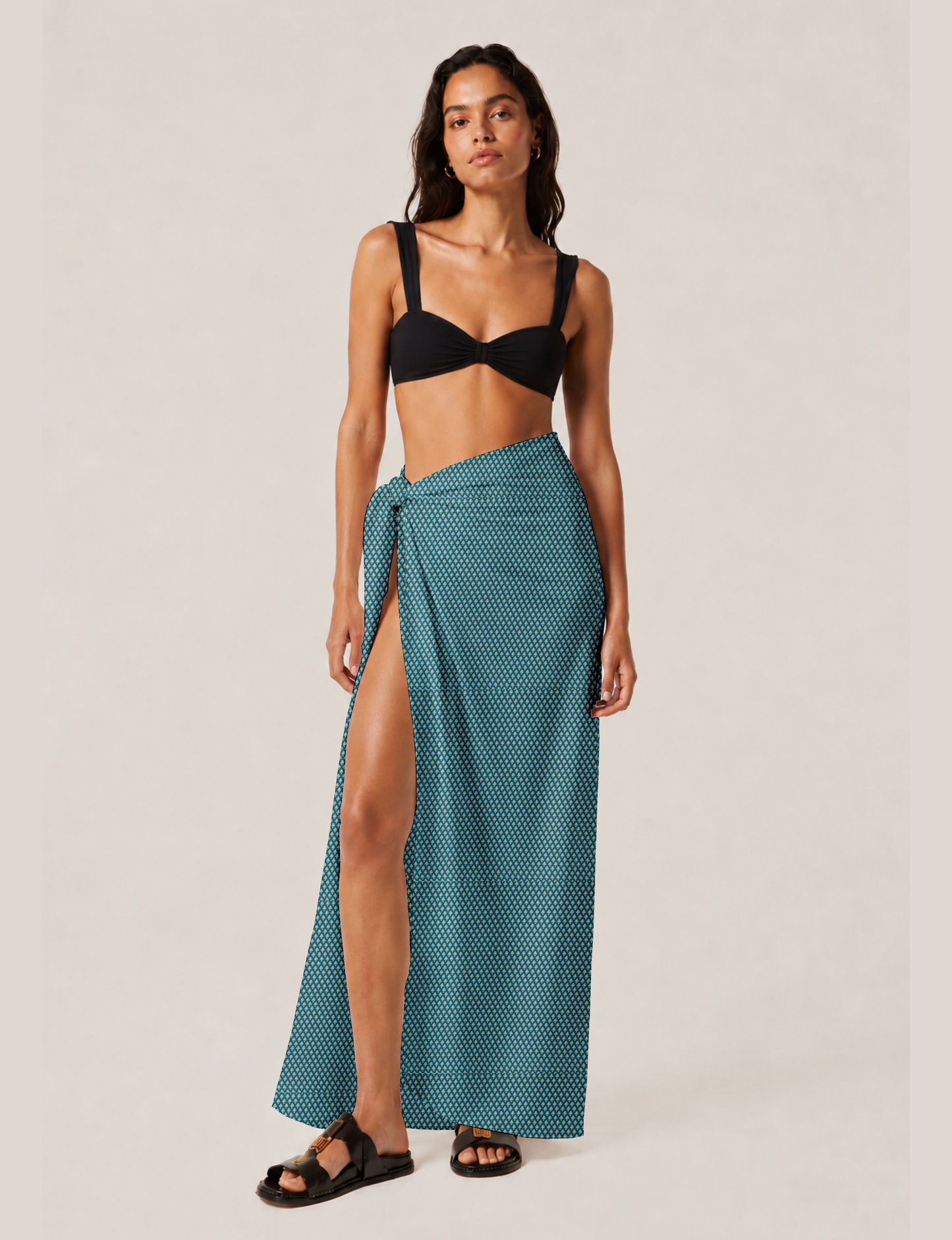 Explore sustainable elegance with our PAREO – a versatile piece for conscious fashion enthusiasts. More than an accessory, it's a statement of ethical clothing and green fashion. Ideal for getaways, this wrap-around works as a coverup, turban, or throw, showcasing our commitment to slow fashion, upcycled garments, and eco-friendly practices. Elevate your wardrobe with this eco-conscious and stylish pareo, a perfect addition to your collection of sustainable women's clothing.
