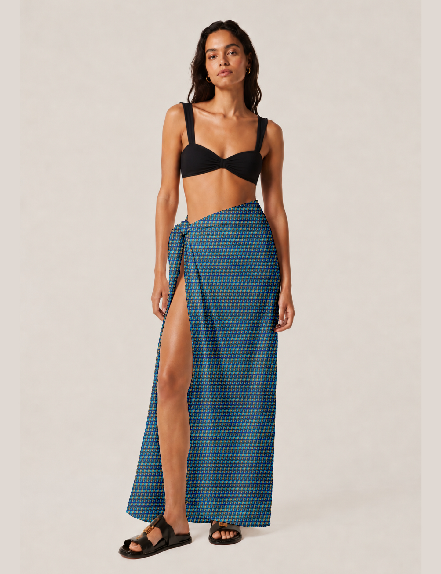 Explore sustainable elegance with our PAREO – a versatile piece for conscious fashion enthusiasts. More than an accessory, it's a statement of ethical clothing and green fashion. Ideal for getaways, this wrap-around works as a coverup, turban, or throw, showcasing our commitment to slow fashion, upcycled garments, and eco-friendly practices. Elevate your wardrobe with this eco-conscious and stylish pareo, a perfect addition to your collection of sustainable women's clothing.