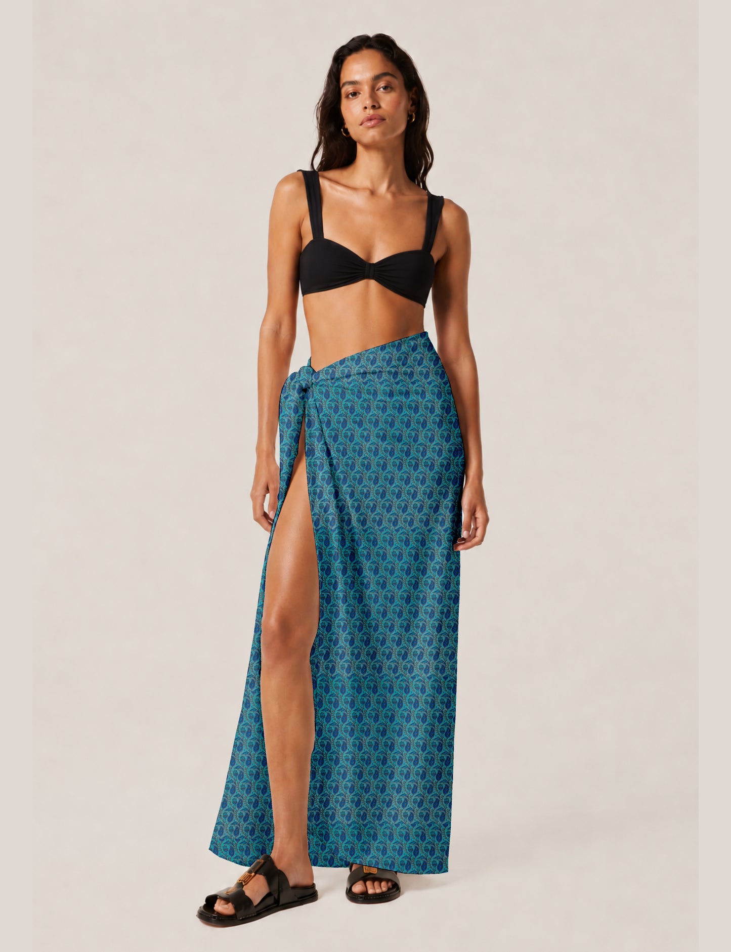 Explore sustainable elegance with our PAREO – a versatile piece for conscious fashion enthusiasts. More than an accessory, it's a statement of ethical clothing and green fashion. Ideal for getaways, this wrap-around works as a coverup, turban, or throw, showcasing our commitment to slow fashion, upcycled garments, and eco-friendly practices. Elevate your wardrobe with this eco-conscious and stylish pareo, a perfect addition to your collection of sustainable women's clothing.