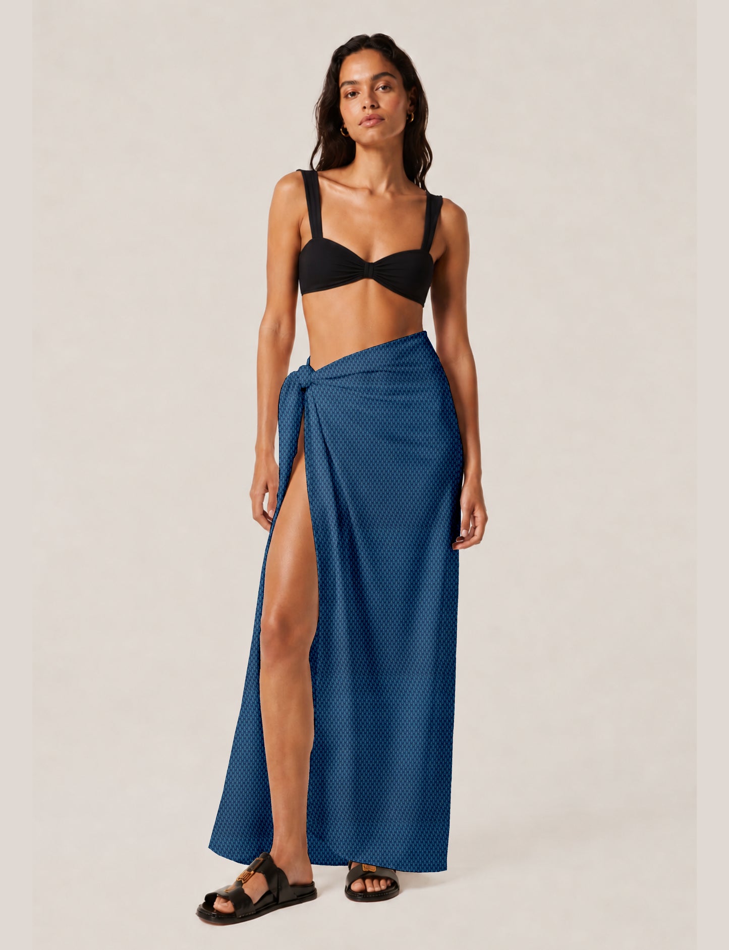 Explore sustainable elegance with our PAREO – a versatile piece for conscious fashion enthusiasts. More than an accessory, it's a statement of ethical clothing and green fashion. Ideal for getaways, this wrap-around works as a coverup, turban, or throw, showcasing our commitment to slow fashion, upcycled garments, and eco-friendly practices. Elevate your wardrobe with this eco-conscious and stylish pareo, a perfect addition to your collection of sustainable women's clothing.