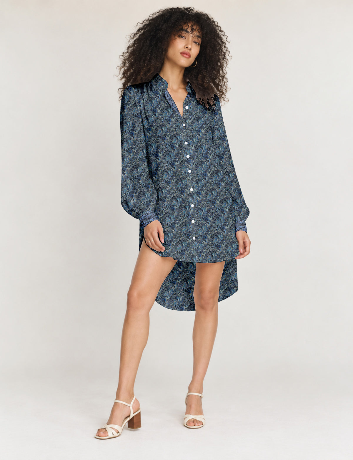 High low shirt with a relaxed fit, button-down front, classic collar, gathered shoulders and full-length blouson sleeves.