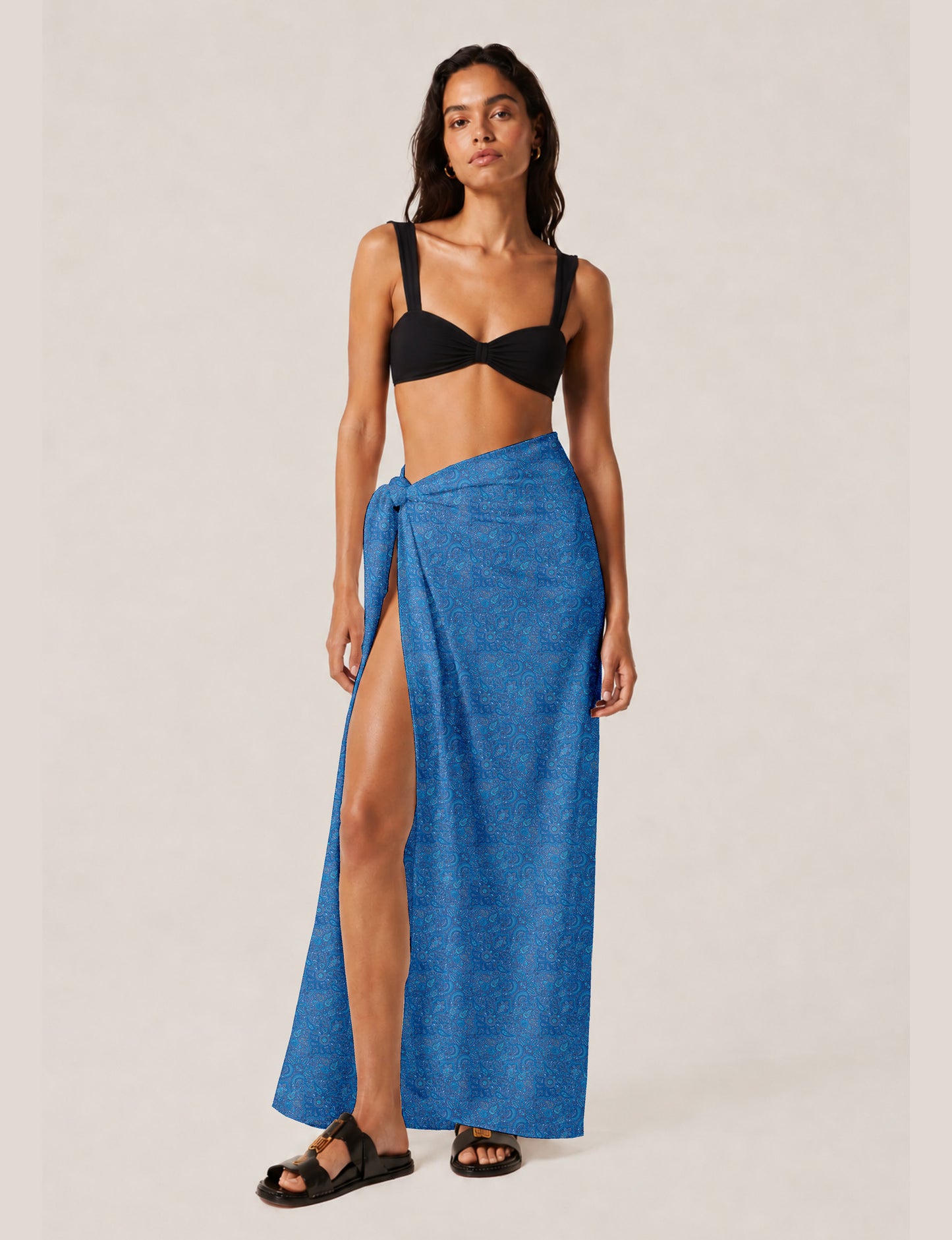 Explore sustainable elegance with our PAREO – a versatile piece for conscious fashion enthusiasts. More than an accessory, it's a statement of ethical clothing and green fashion. Ideal for getaways, this wrap-around works as a coverup, turban, or throw, showcasing our commitment to slow fashion, upcycled garments, and eco-friendly practices. Elevate your wardrobe with this eco-conscious and stylish pareo, a perfect addition to your collection of sustainable women's clothing.