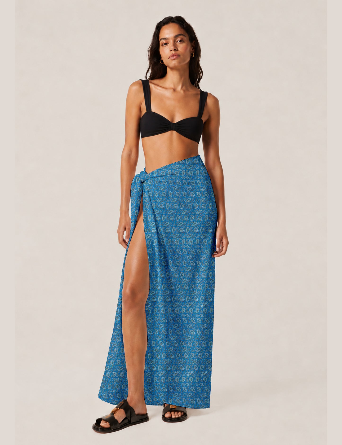 Explore sustainable elegance with our PAREO – a versatile piece for conscious fashion enthusiasts. More than an accessory, it's a statement of ethical clothing and green fashion. Ideal for getaways, this wrap-around works as a coverup, turban, or throw, showcasing our commitment to slow fashion, upcycled garments, and eco-friendly practices. Elevate your wardrobe with this eco-conscious and stylish pareo, a perfect addition to your collection of sustainable women's clothing.